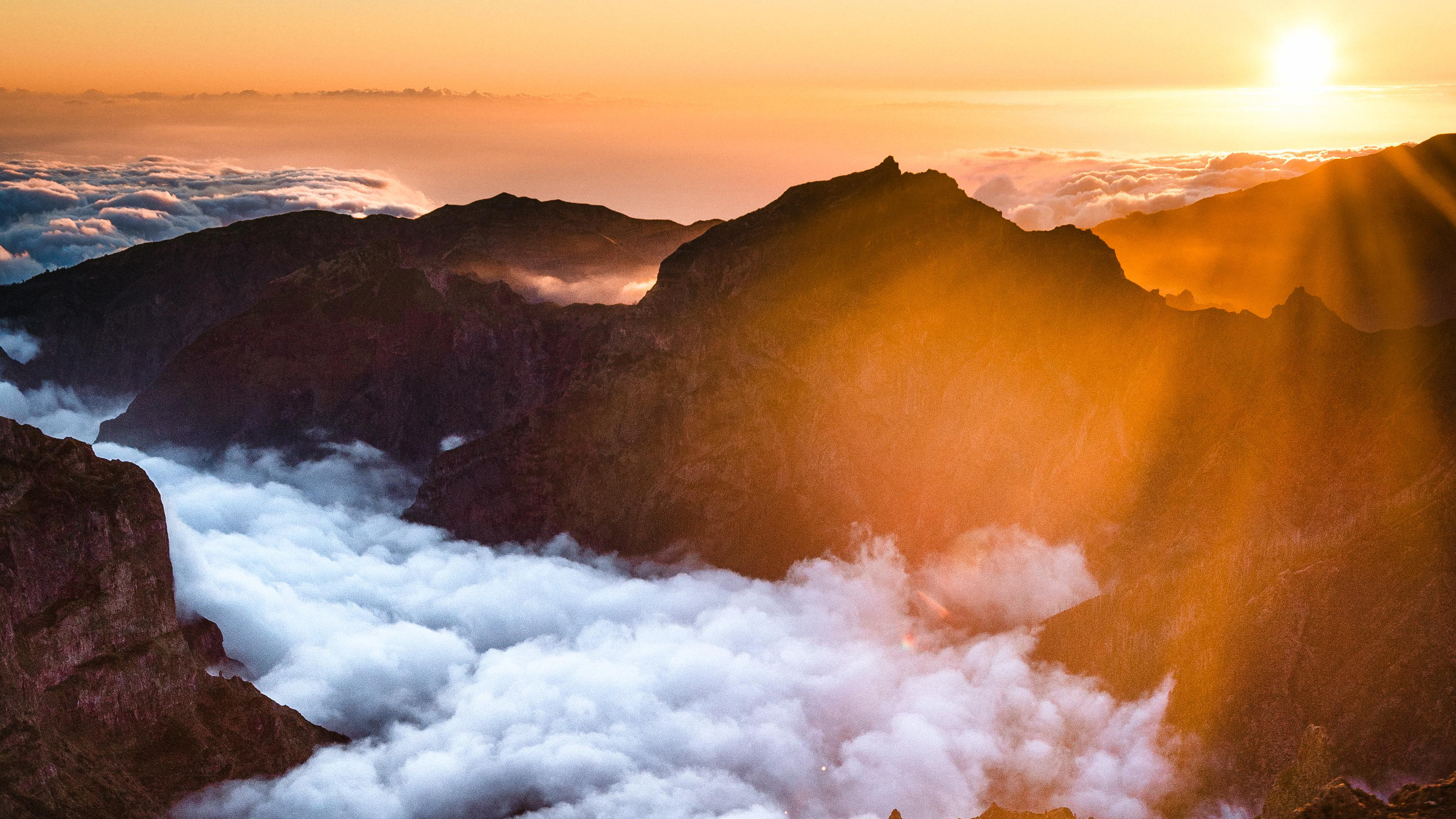 Cloudy Mountains 4K Wallpapers