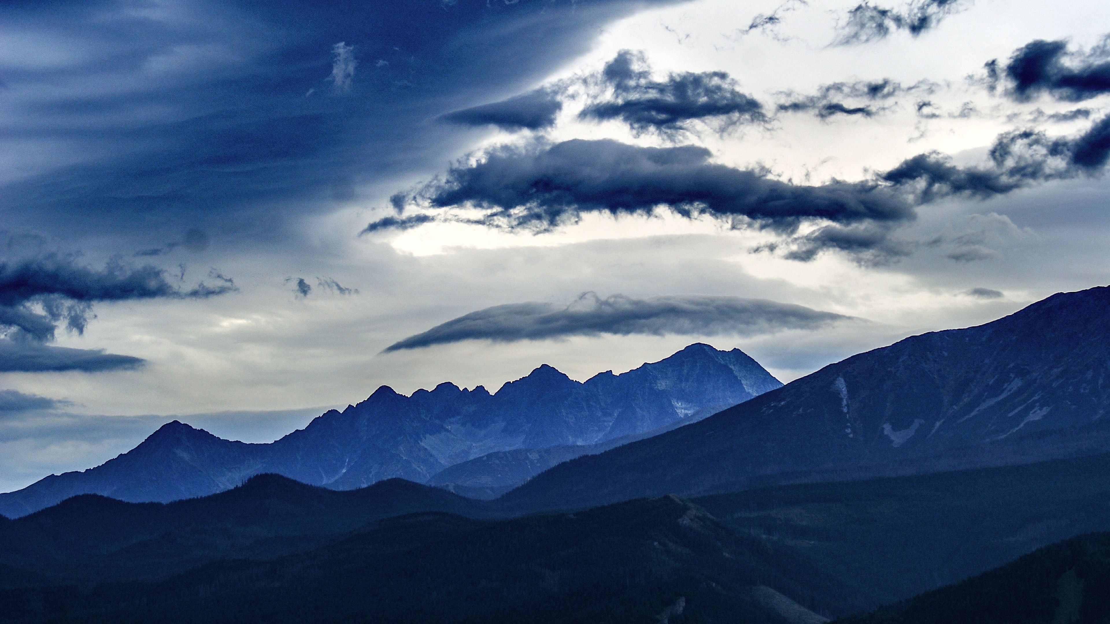 Cloudy Mountains 4K Wallpapers