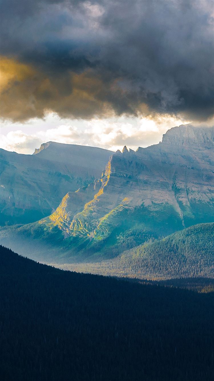 Cloudy Mountains 4K Wallpapers