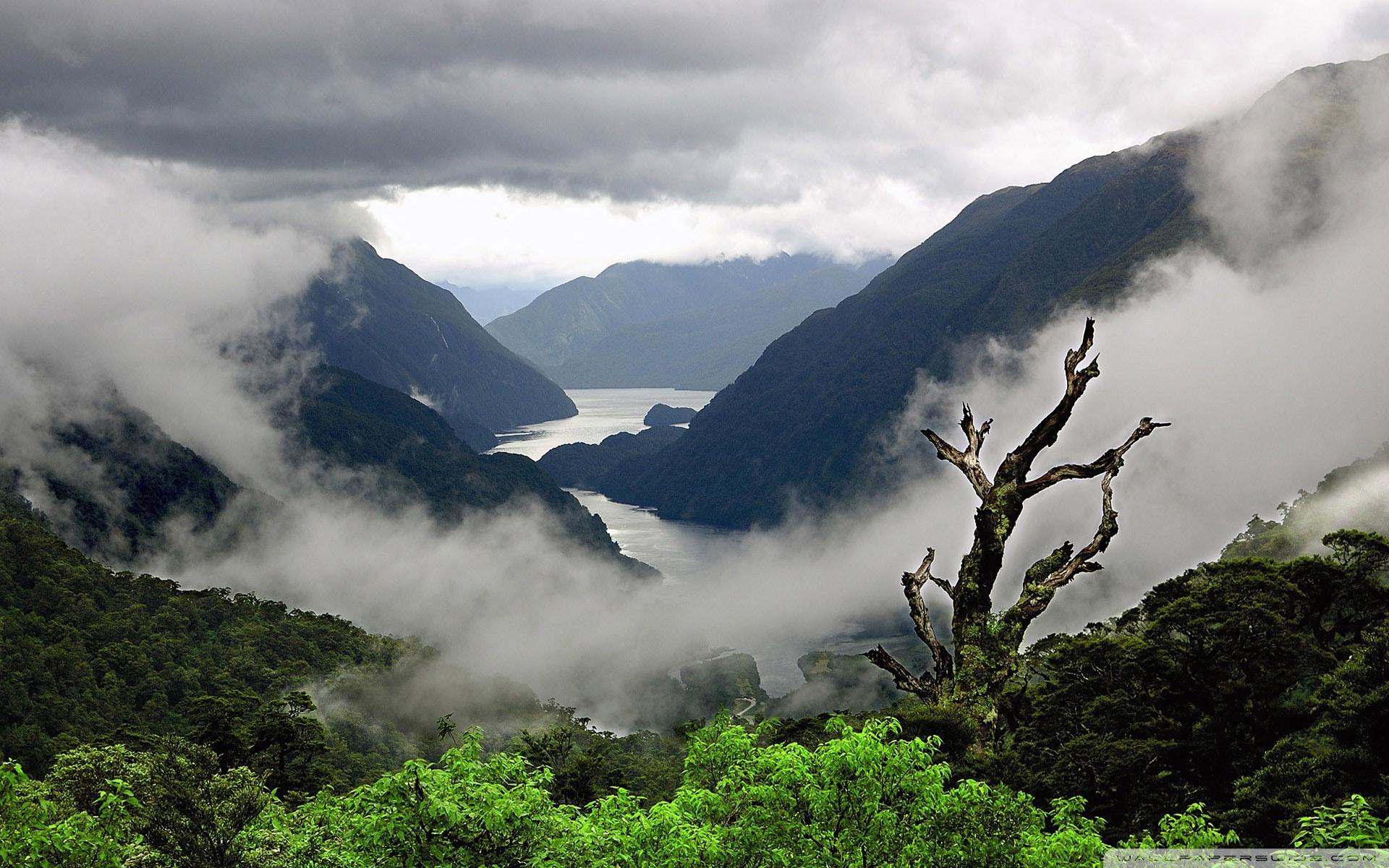 Cloudy Mountains 4K Wallpapers