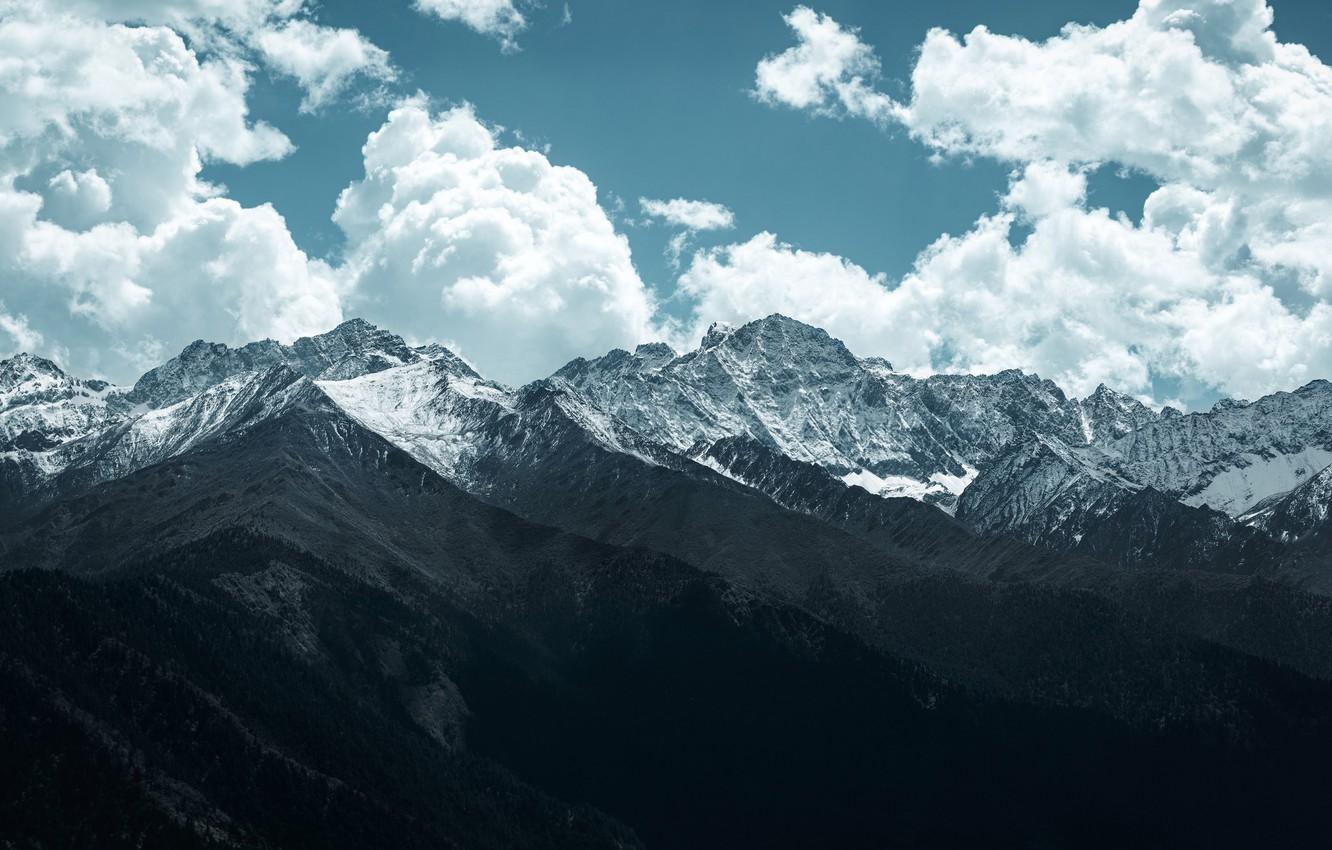 Cloudy Mountains 4K Wallpapers