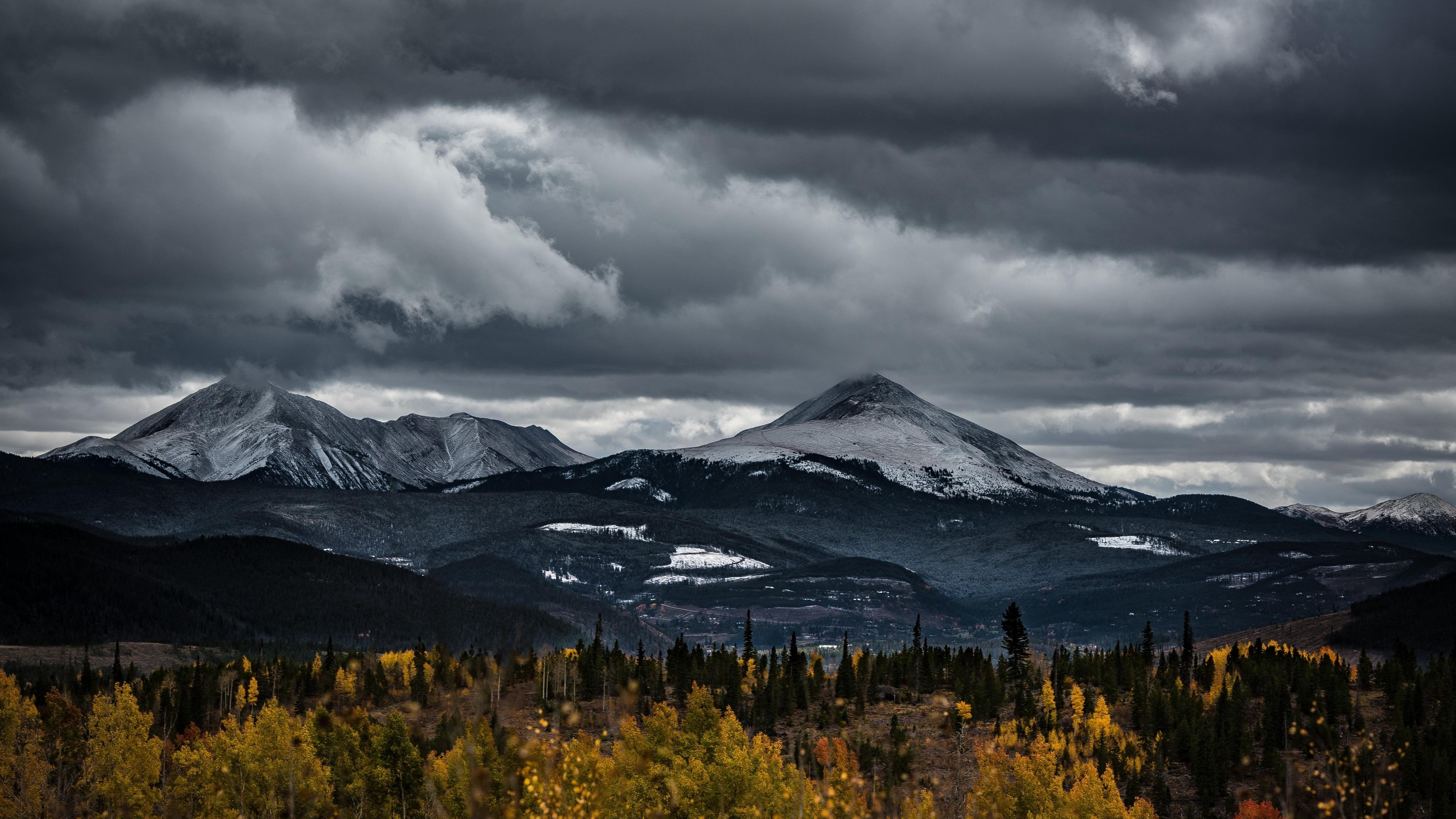 Cloudy Mountains 4K Wallpapers