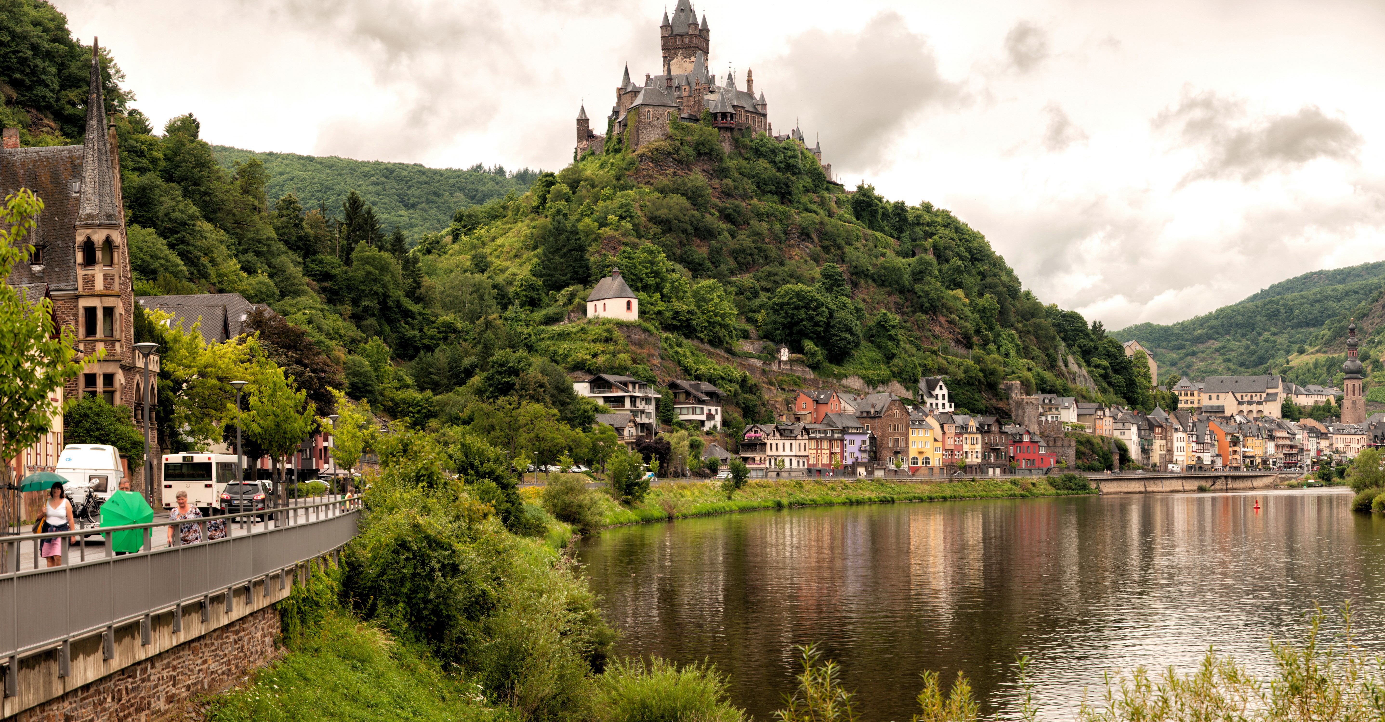 Город замок городе дом. Замок Кохем Германия. Город Кохем (Cochem). Замки Мозель Рейн. Замок Кохем с реки.