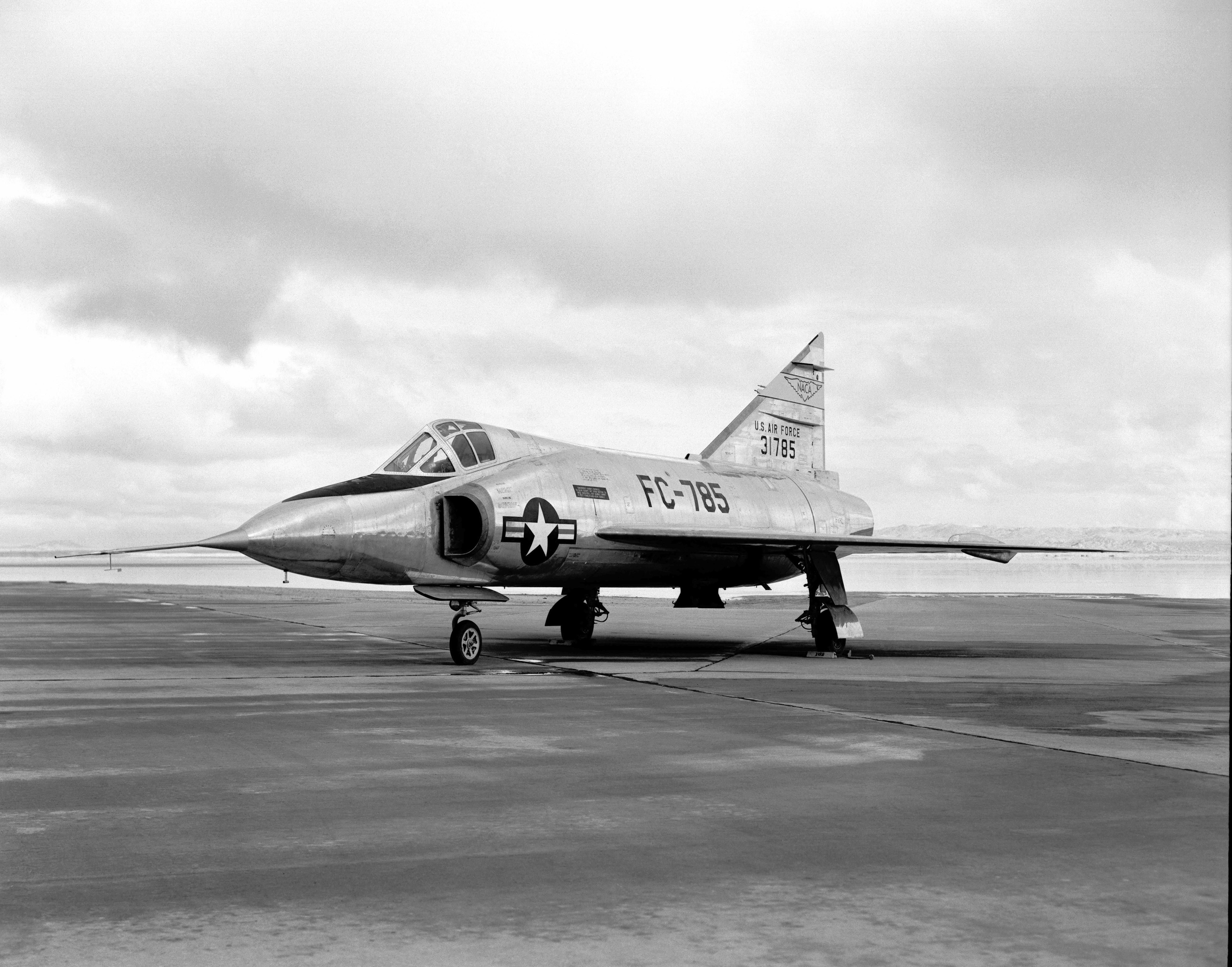 Convair F-102 Delta Dagger Wallpapers