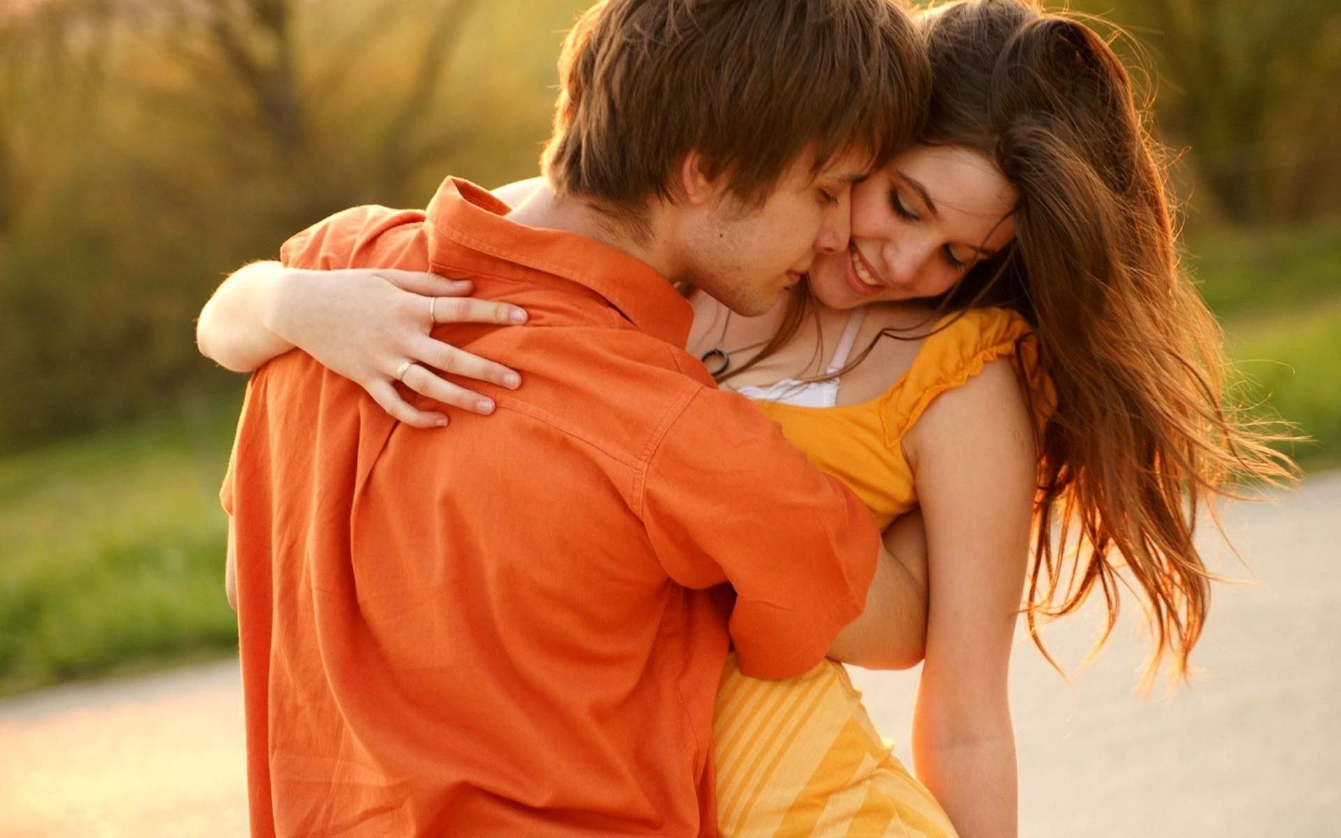 Couple Romantic Kissing Wallpapers