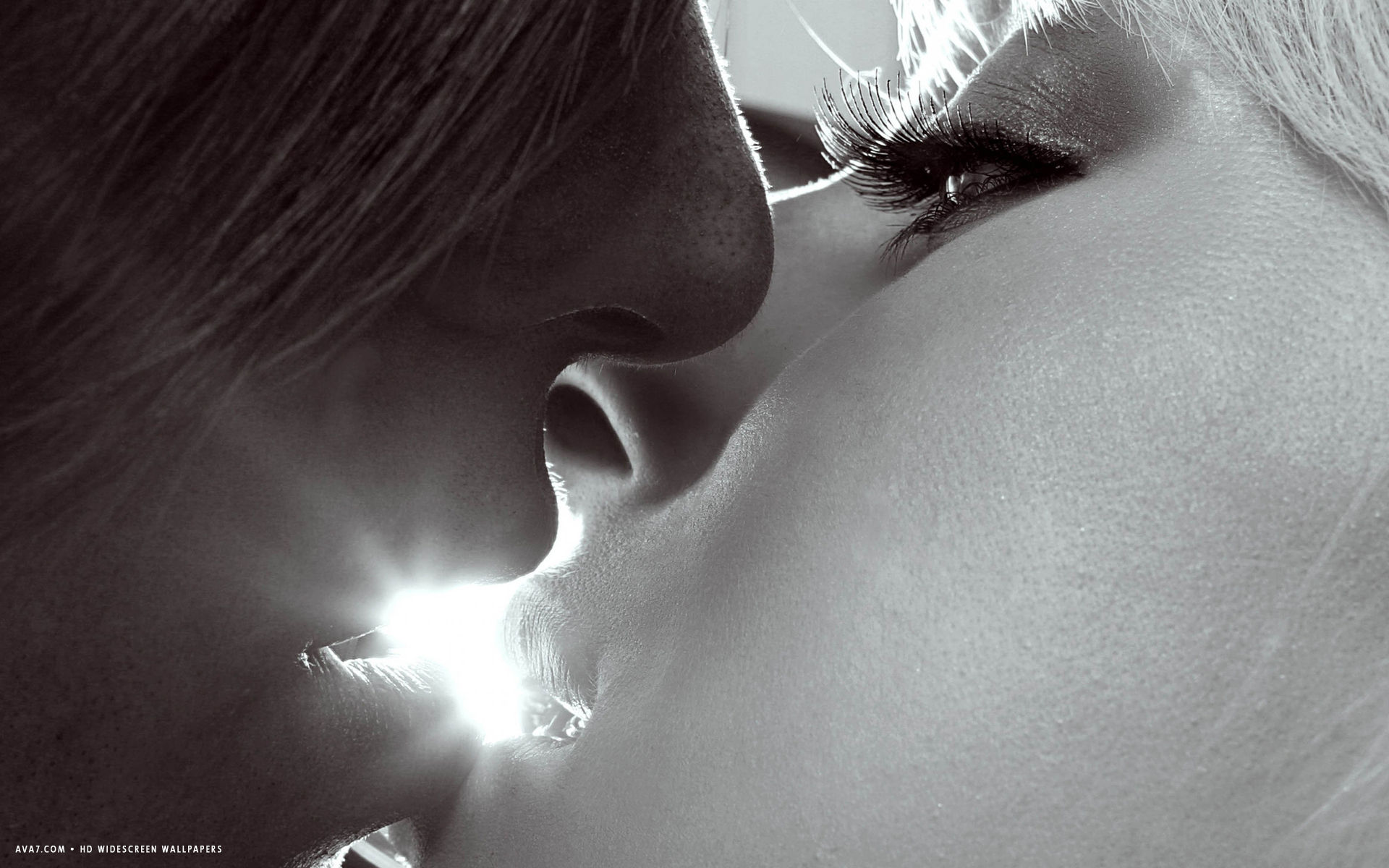Couple Romantic Kissing Wallpapers