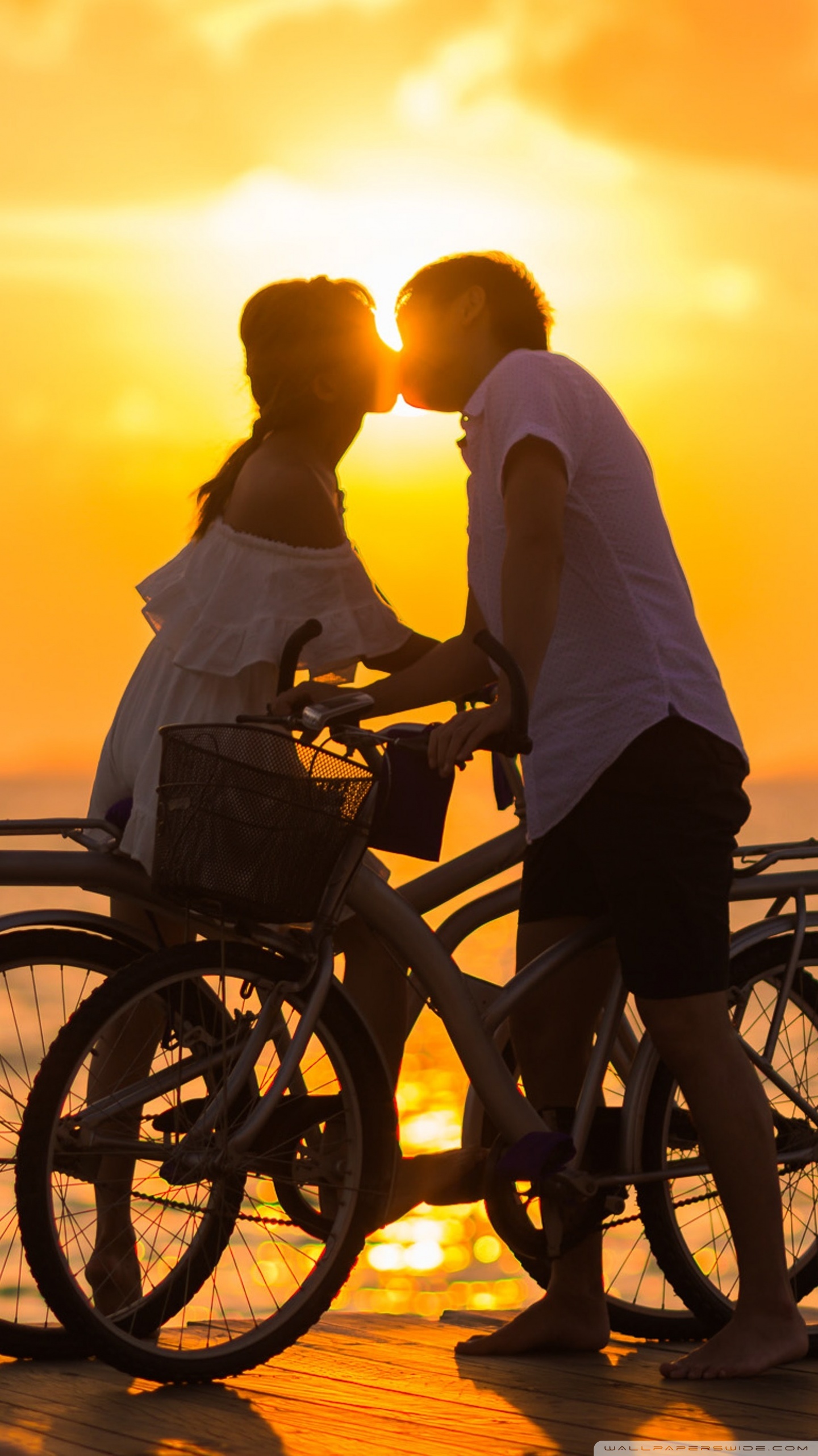 Couple Romantic Kissing Wallpapers