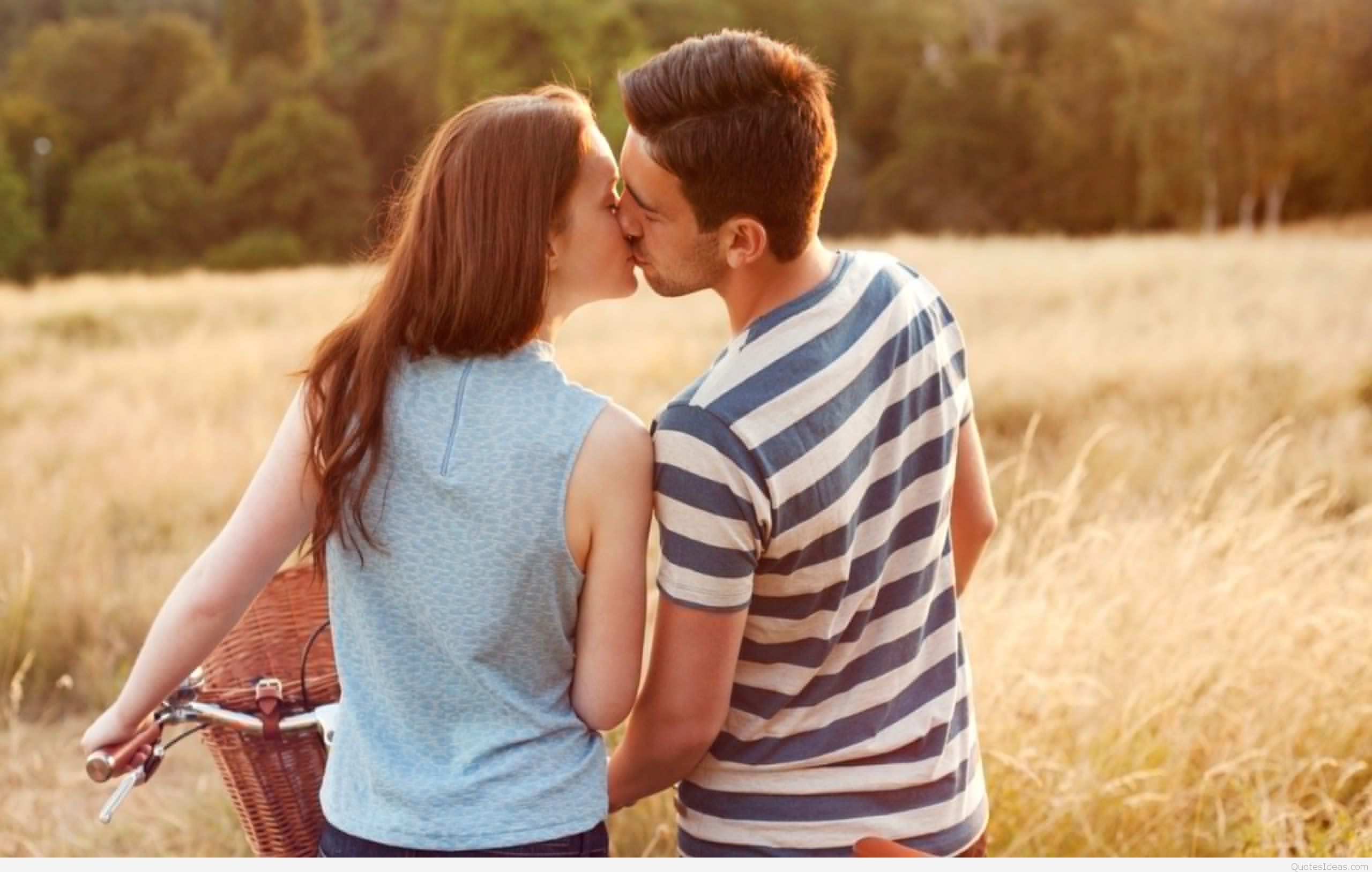 Couple Romantic Kissing Wallpapers