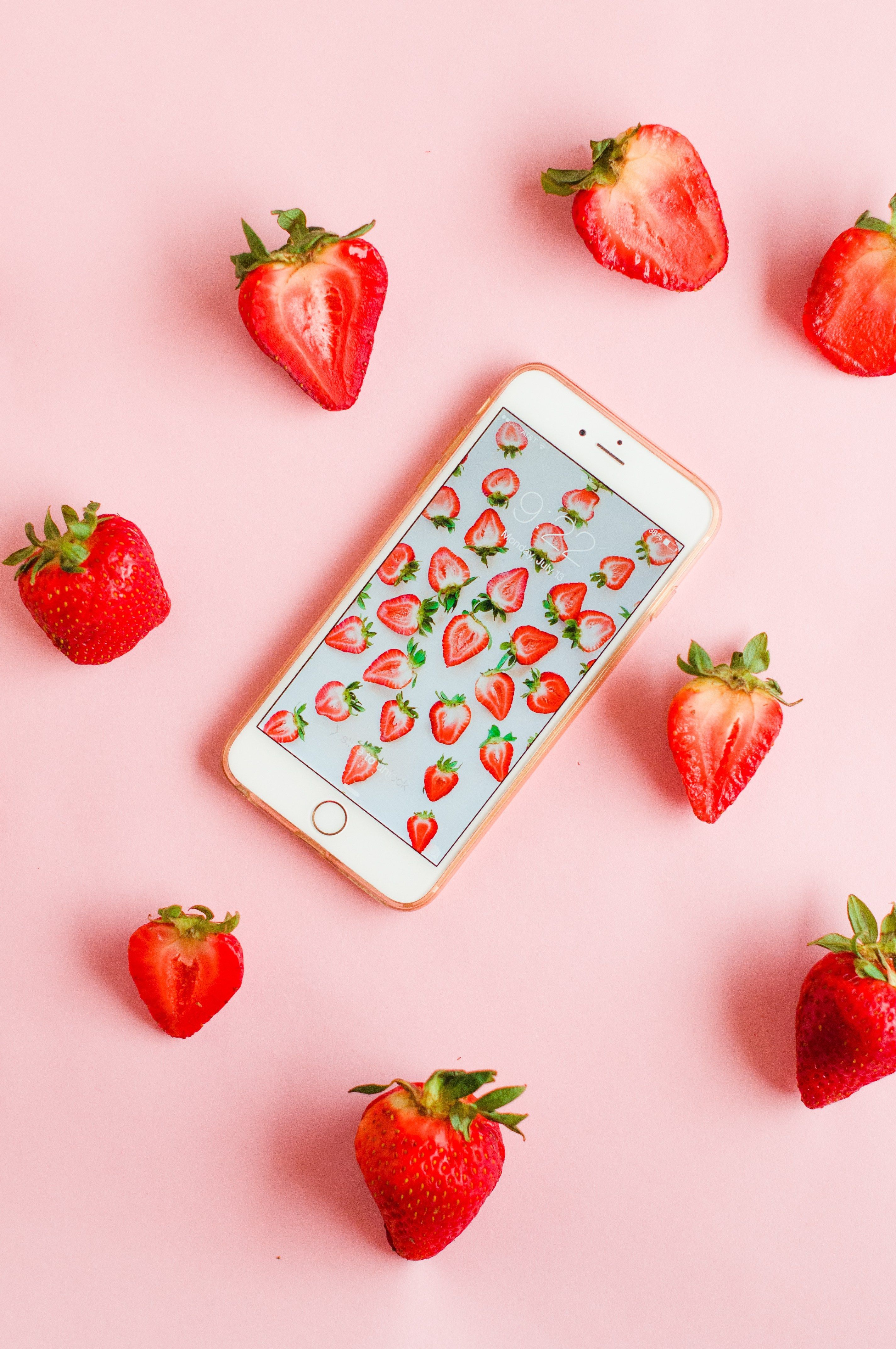 Cute Aesthetic Strawberry Wallpapers Wallpapers