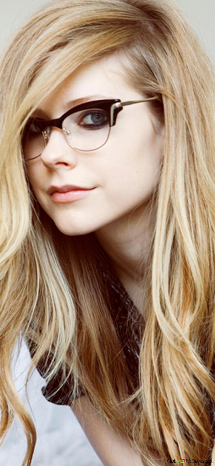 Cute Avril Lavinge in Sunglasses Wallpapers