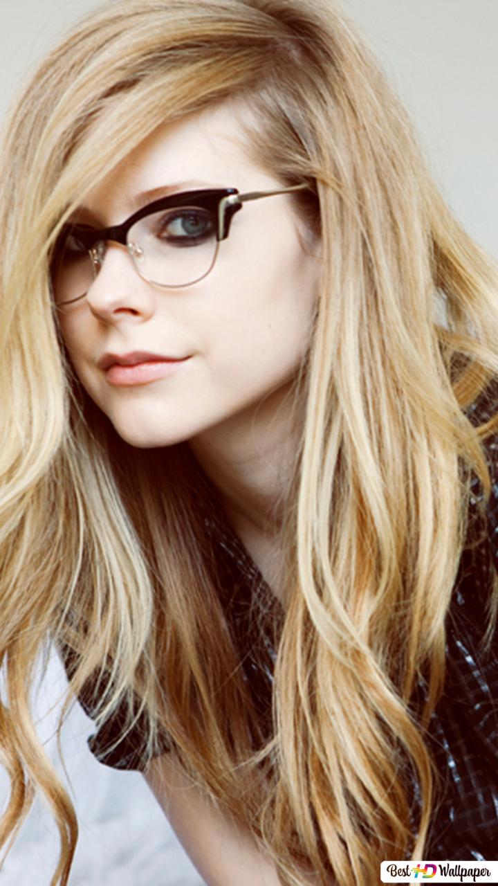 Cute Avril Lavinge in Sunglasses Wallpapers