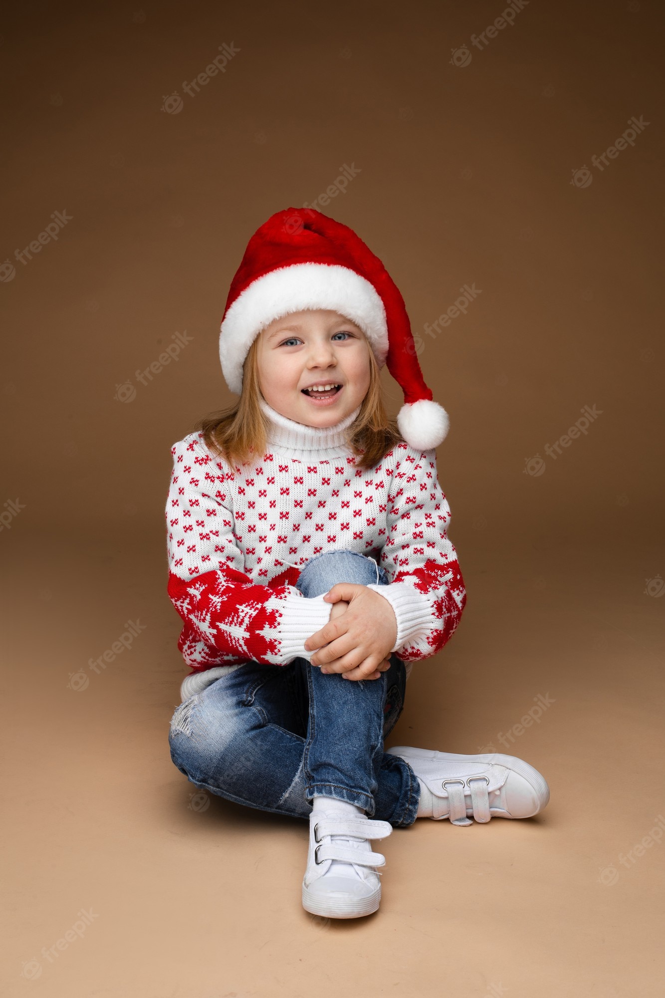 Cute Boy And Girl Are Sitting On Floor Wallpapers