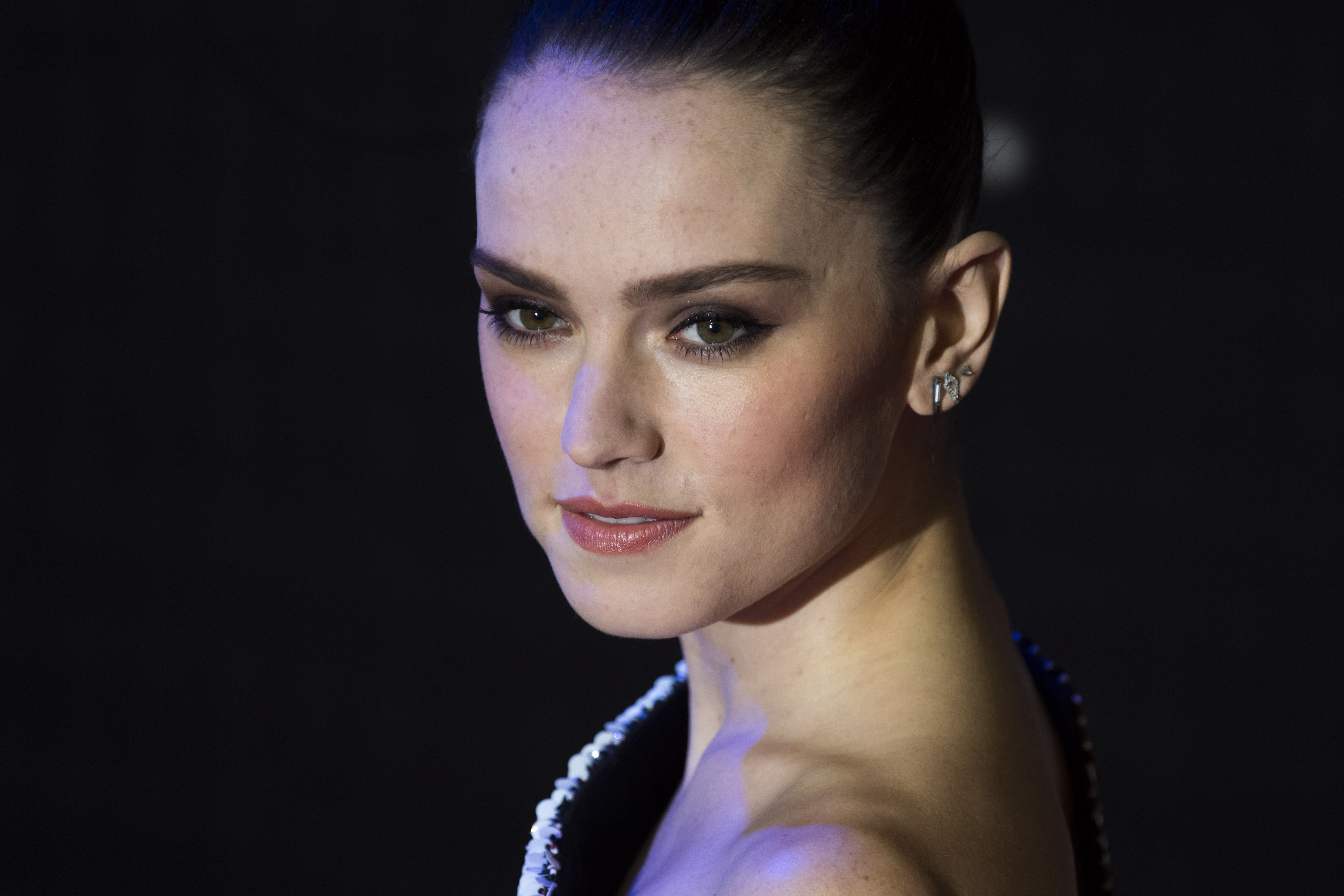 Cute Daisy Ridley Wallpapers