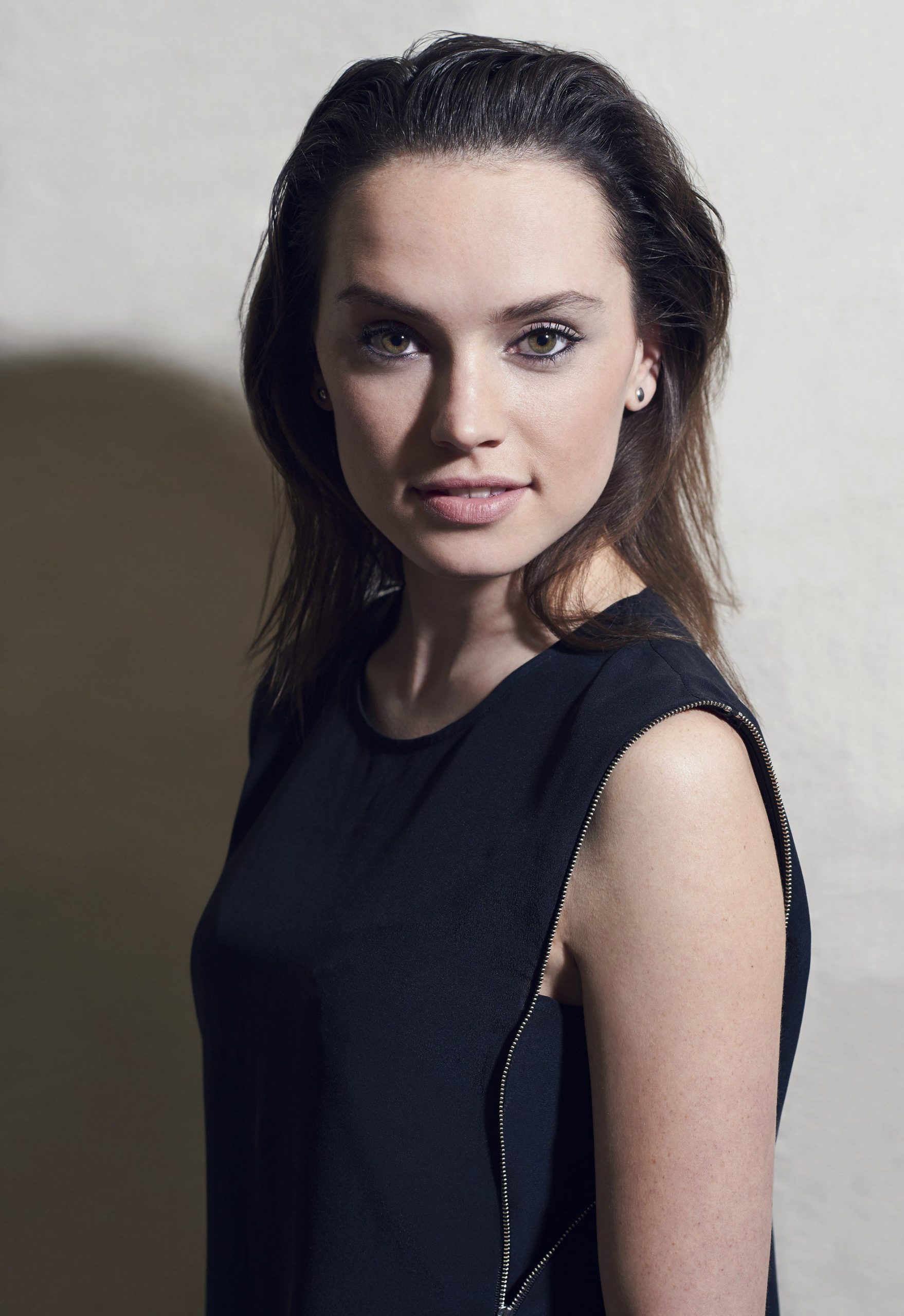 Cute Daisy Ridley Wallpapers