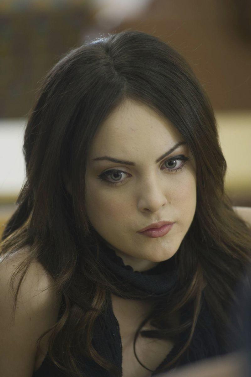 Cute Elizabeth Gillies Face Wallpapers