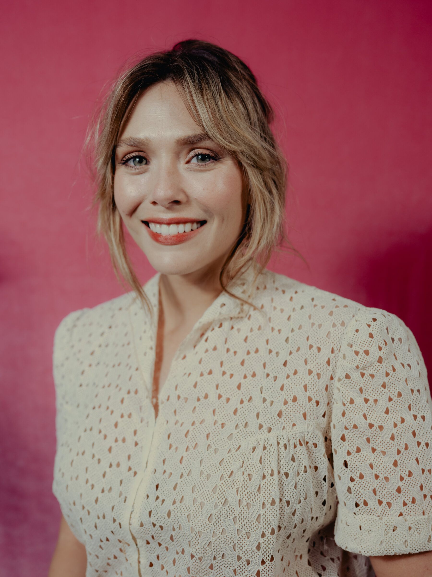 Cute Elizabeth Olsen 2021 Wallpapers