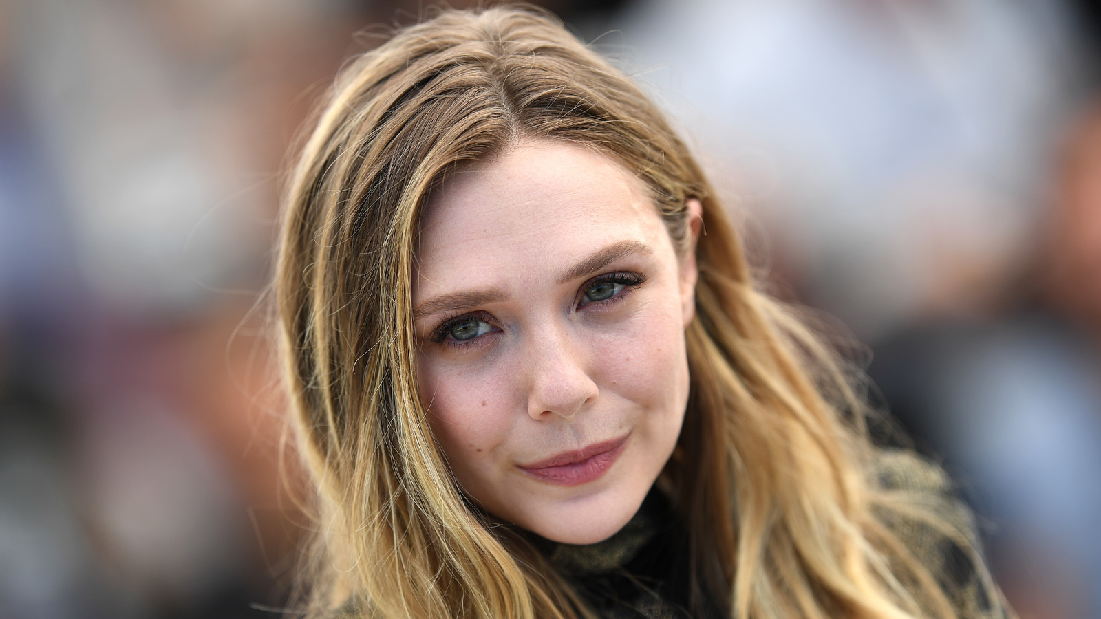 Cute Elizabeth Olsen 2021 Wallpapers