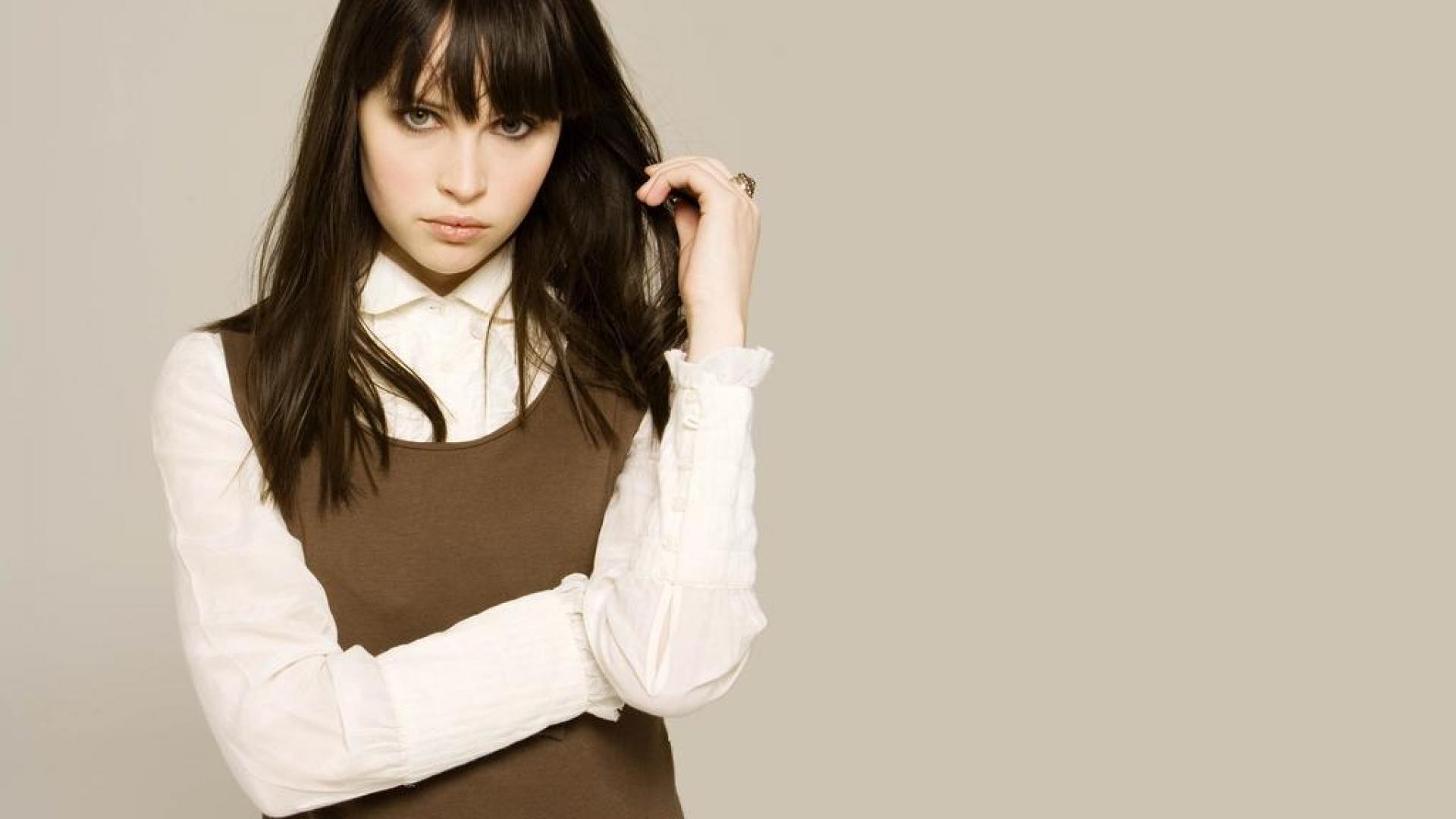 Cute Felicity Jones 2017 Wallpapers