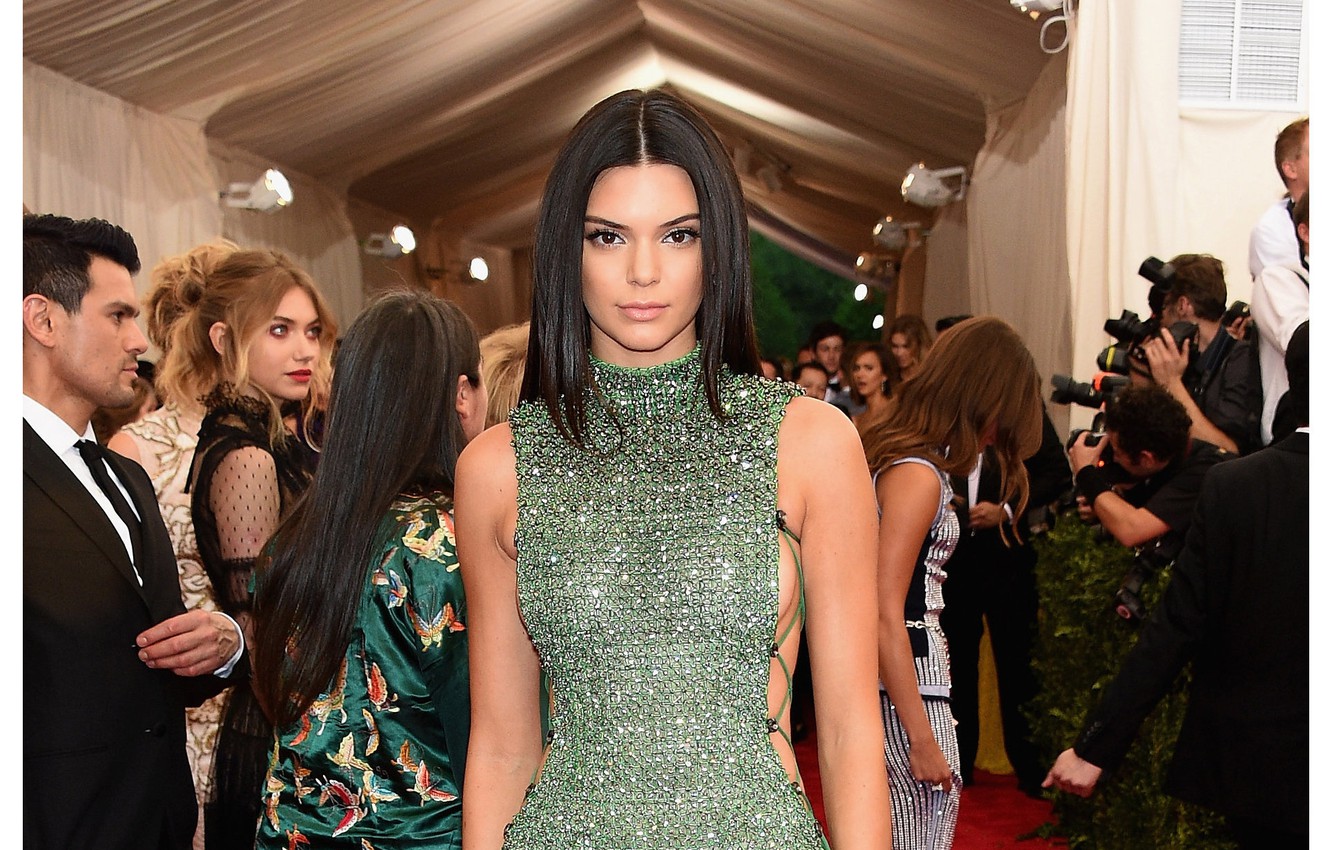 Cute Kendall Jenner Wallpapers