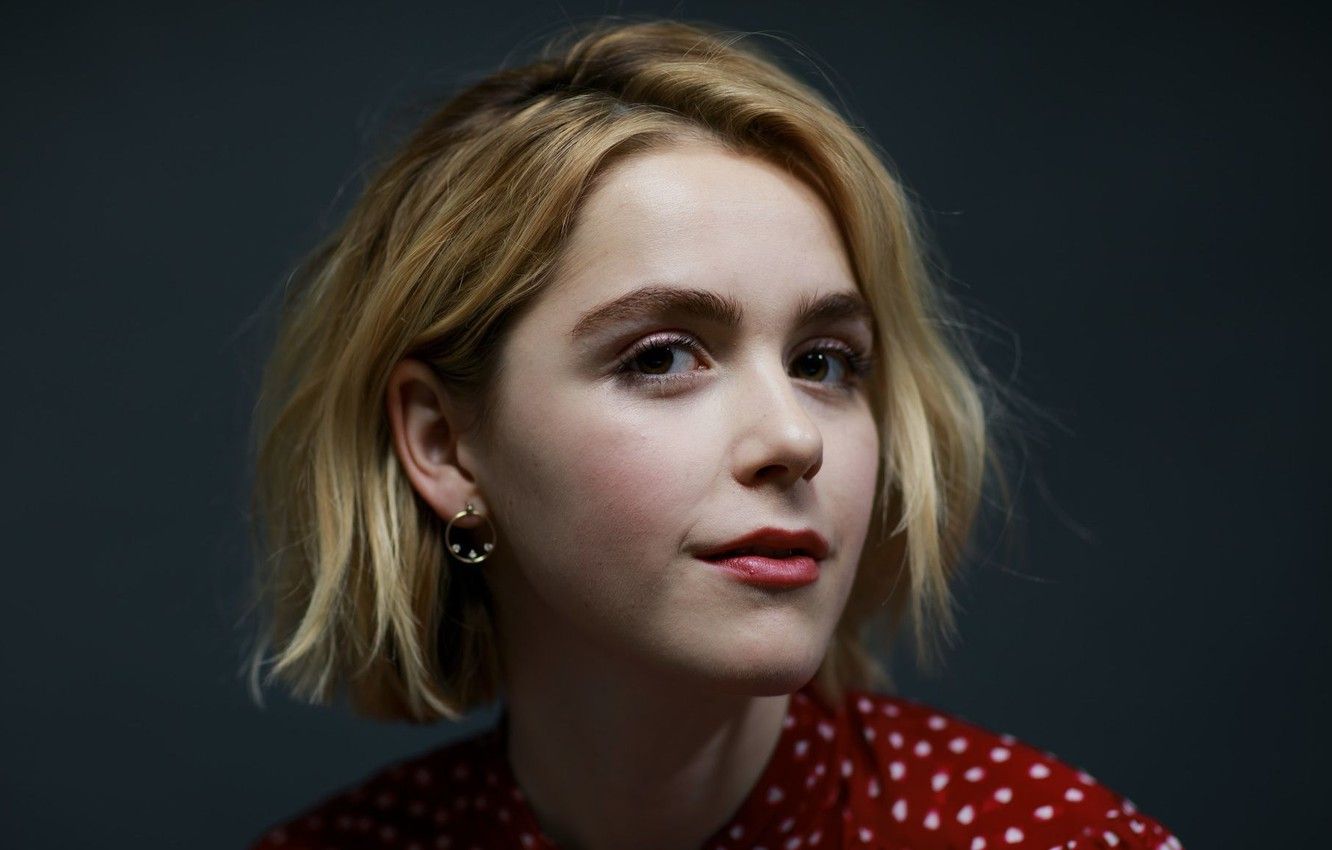 Cute Kiernan Shipka Actress Photoshoot Wallpapers