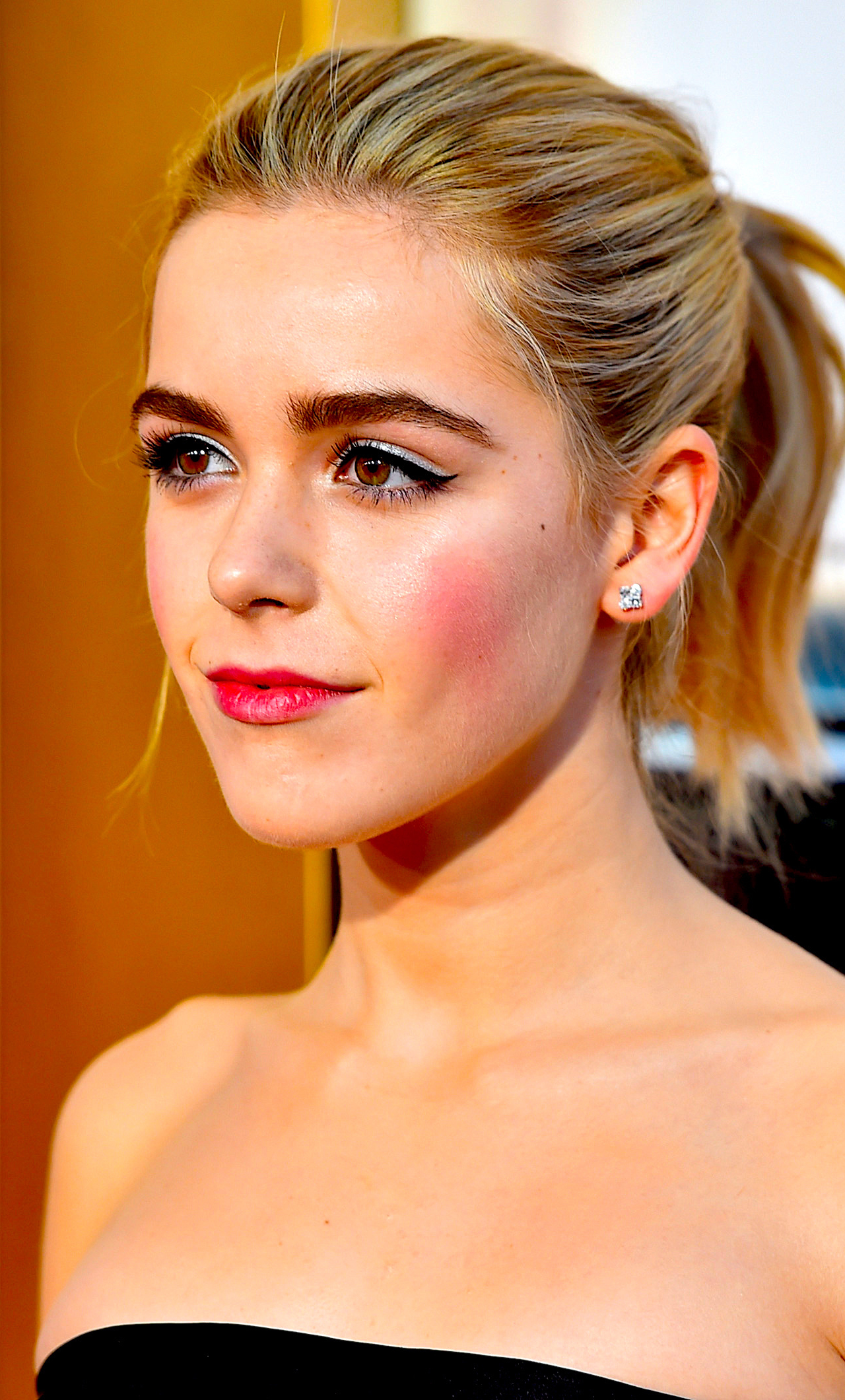 Cute Kiernan Shipka Wallpapers