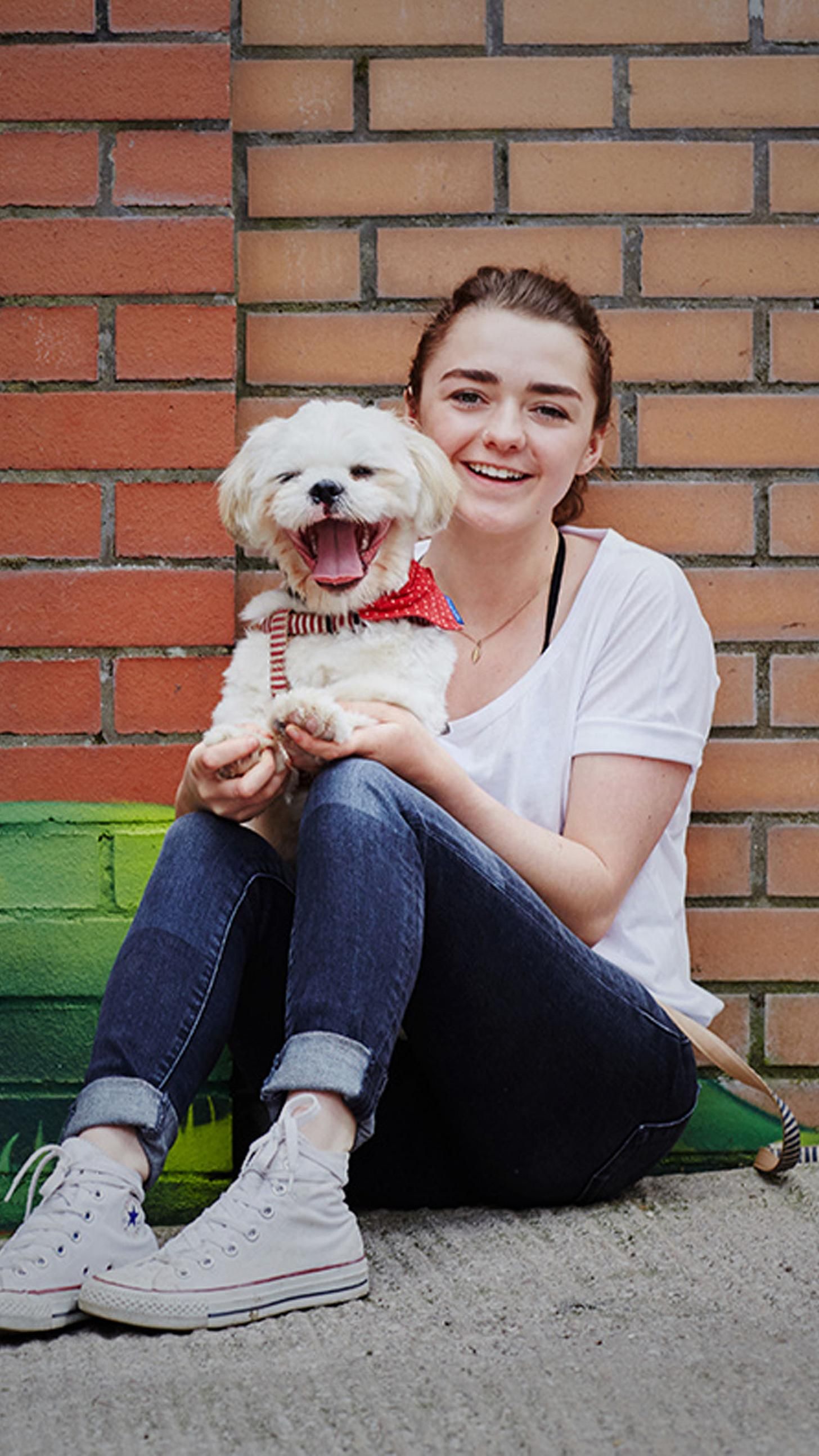 Cute Maisie Williams Wallpapers