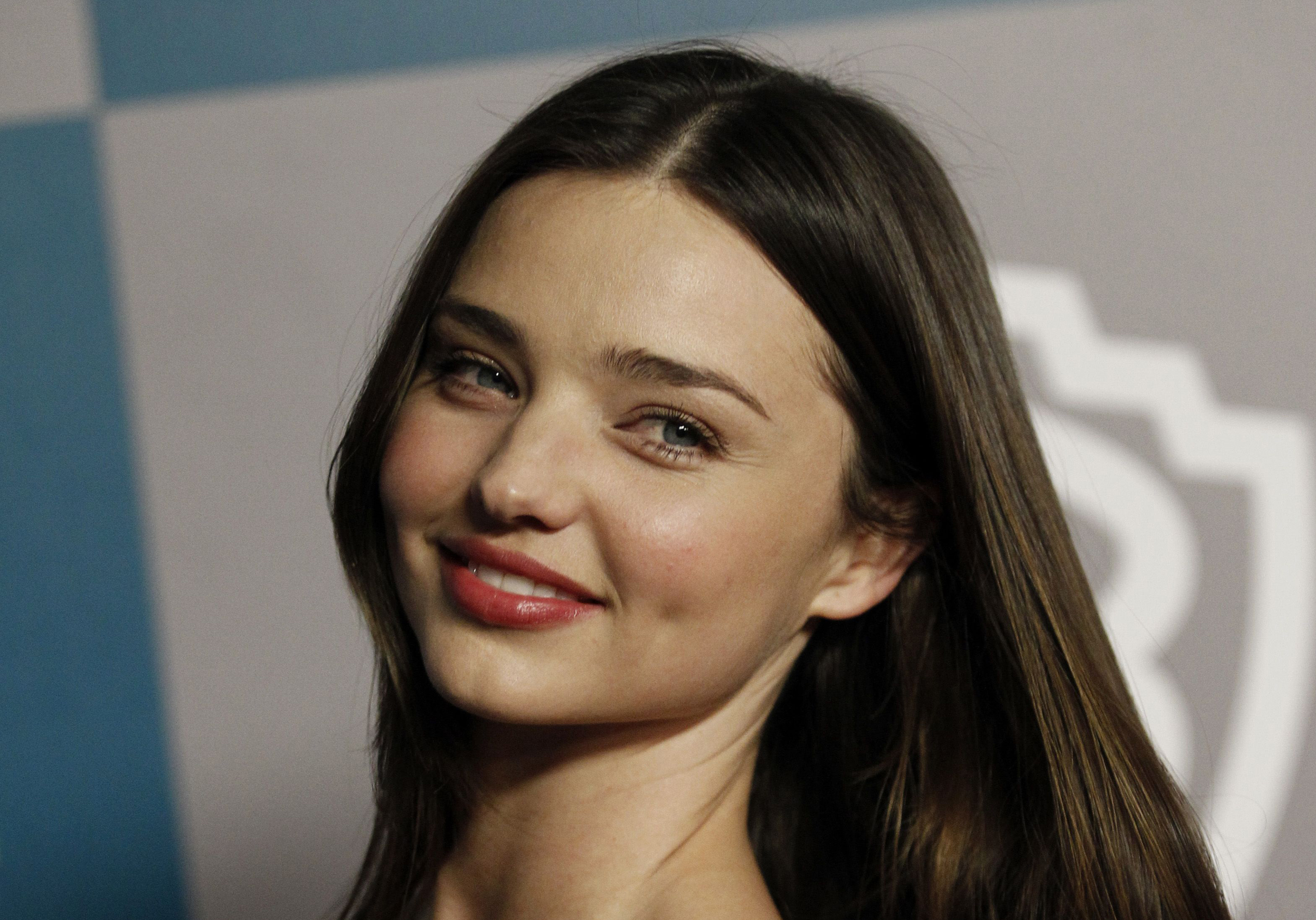 Cute Miranda Kerr Smiling Wallpapers