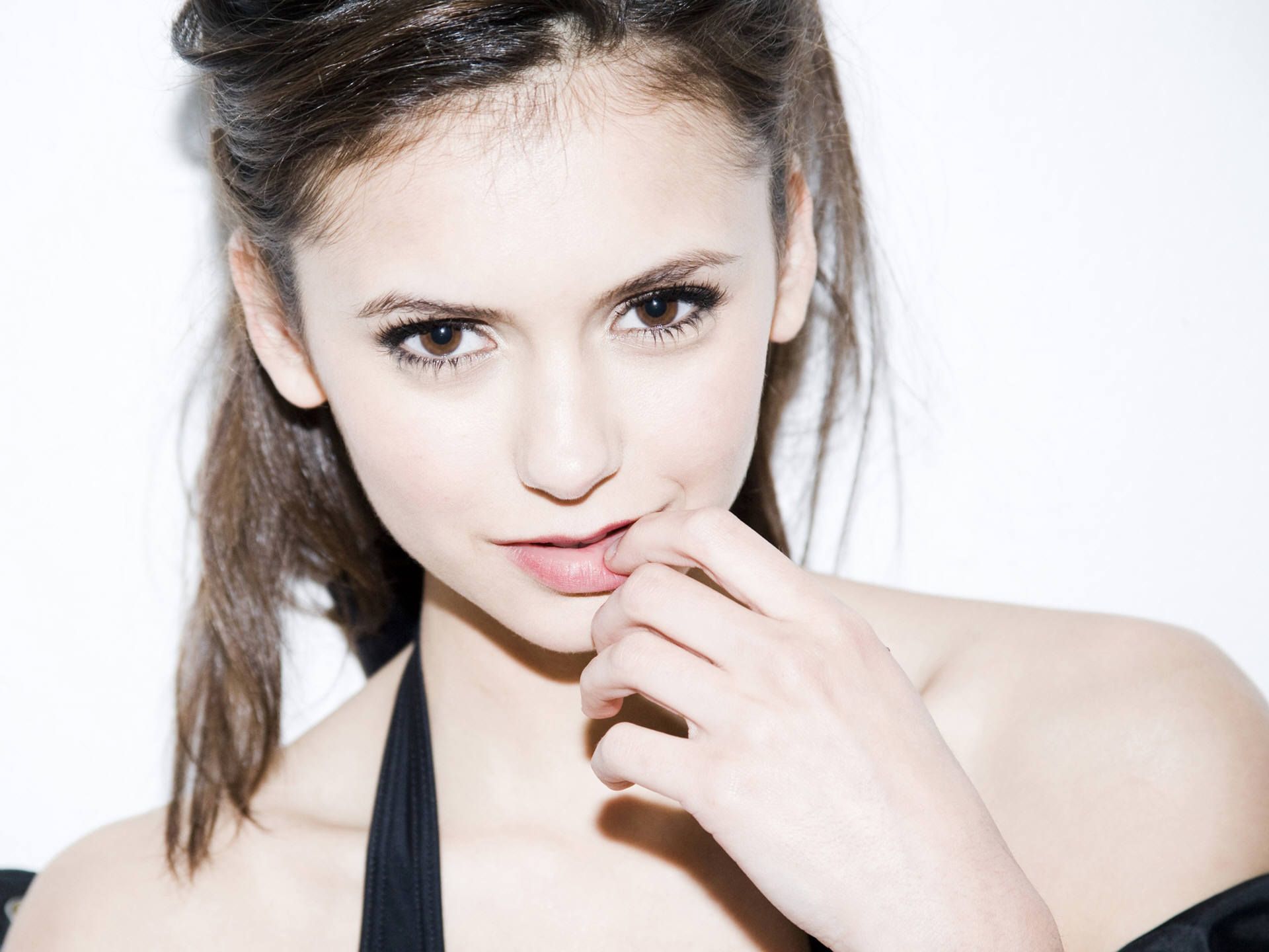 Cute Nina Dobrev Wallpapers