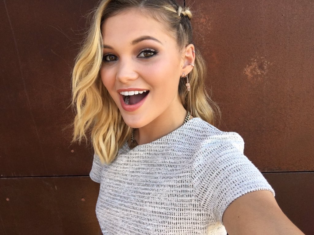 Cute Olivia Holt Wallpapers