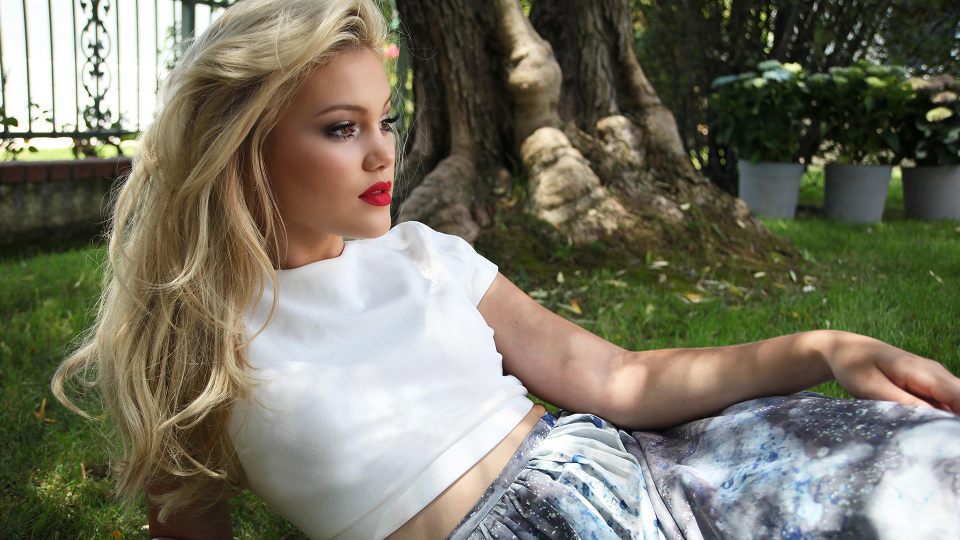 Cute Olivia Holt Wallpapers