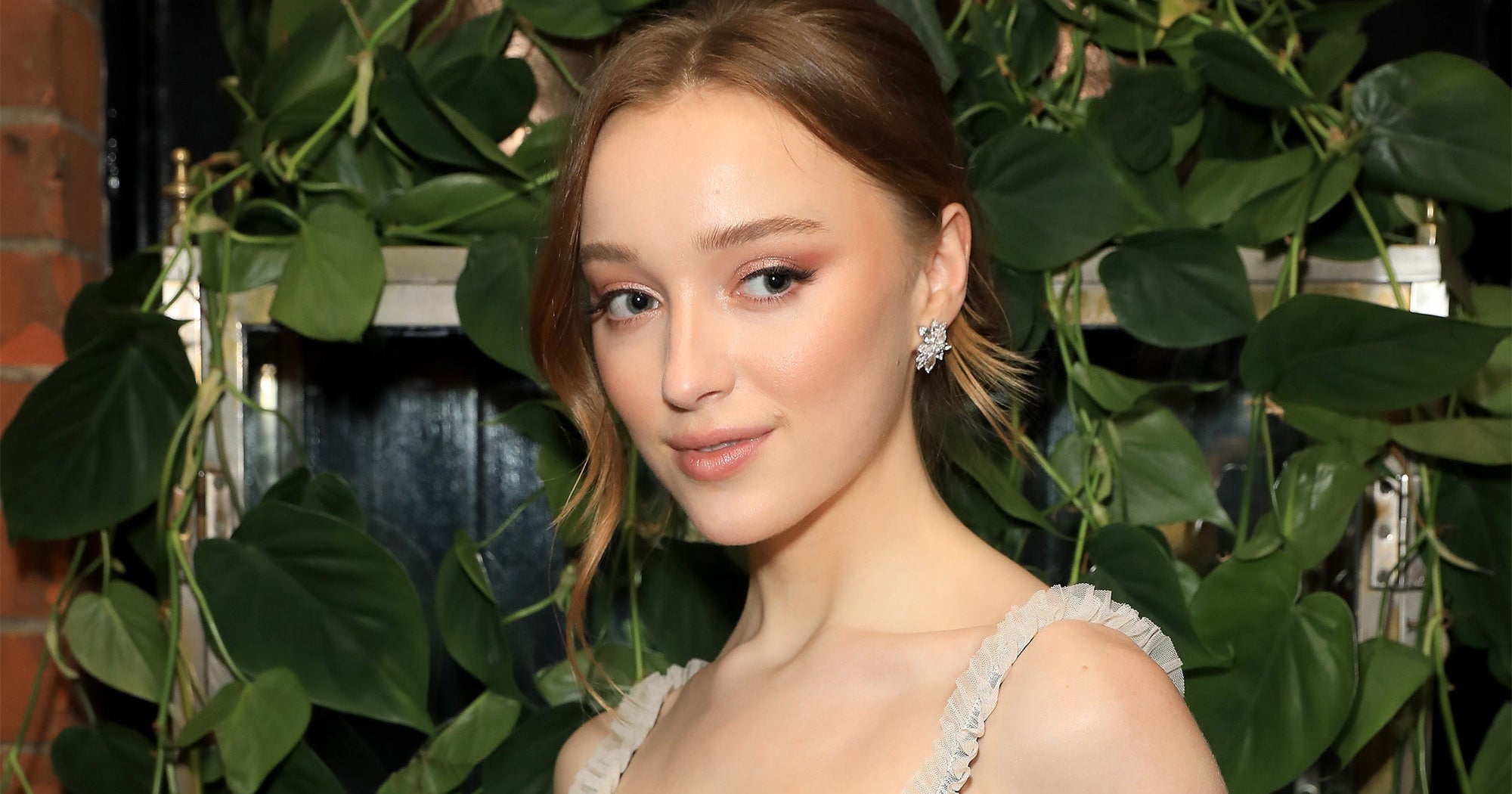 Cute Phoebe Dynevor 2021 Wallpapers