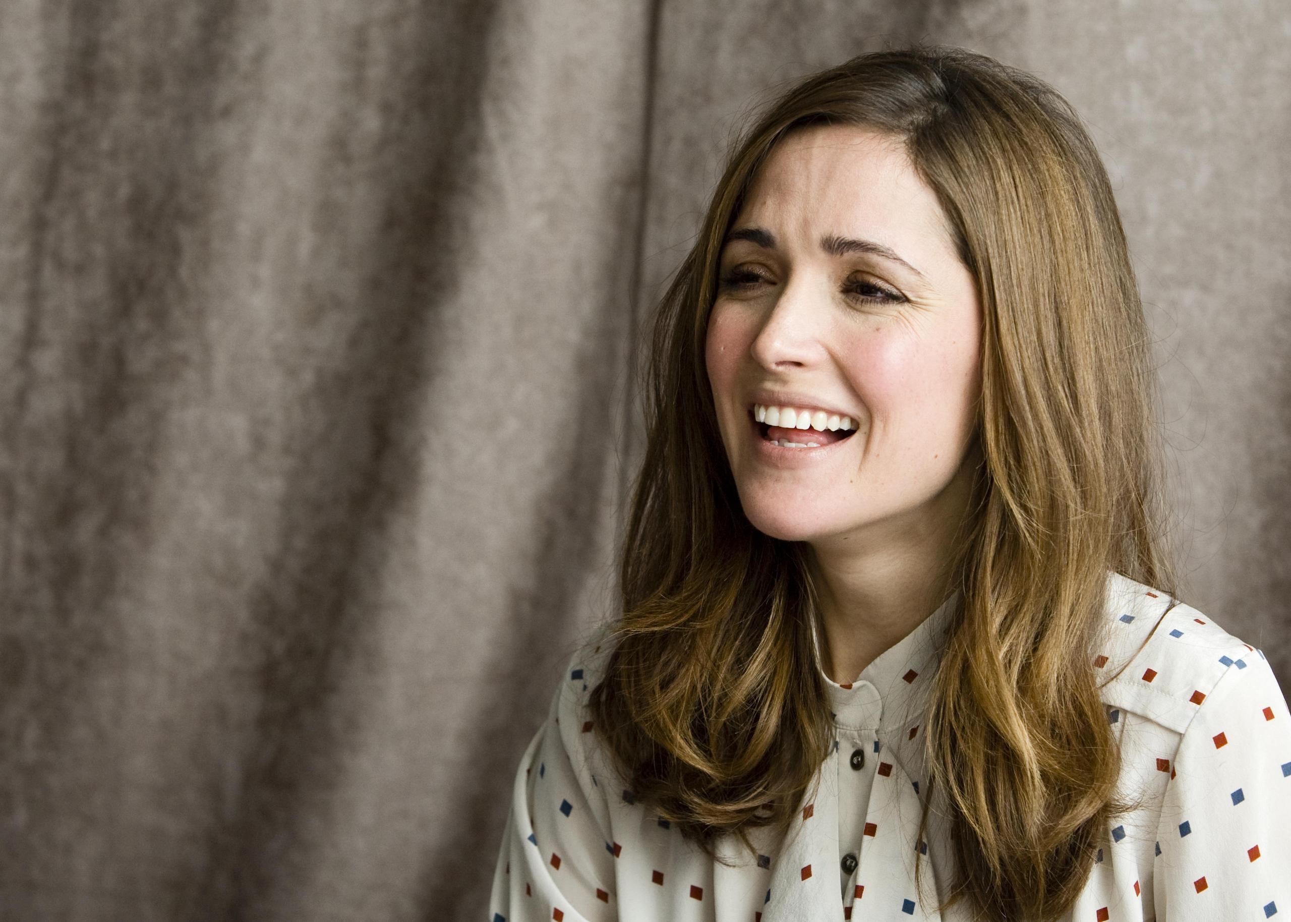 Cute Rose Byrne 2017 Wallpapers