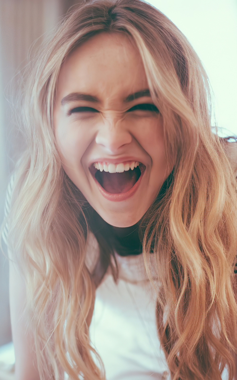 Cute Sabrina Carpenter Wallpapers