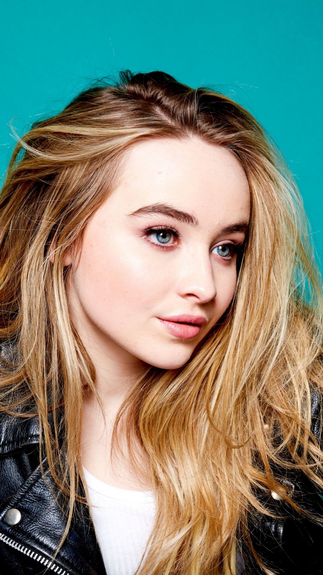 Cute Sabrina Carpenter Wallpapers