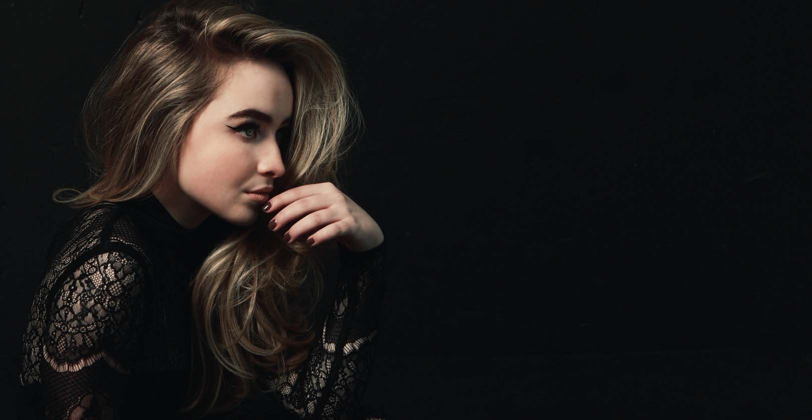 Cute Sabrina Carpenter Wallpapers