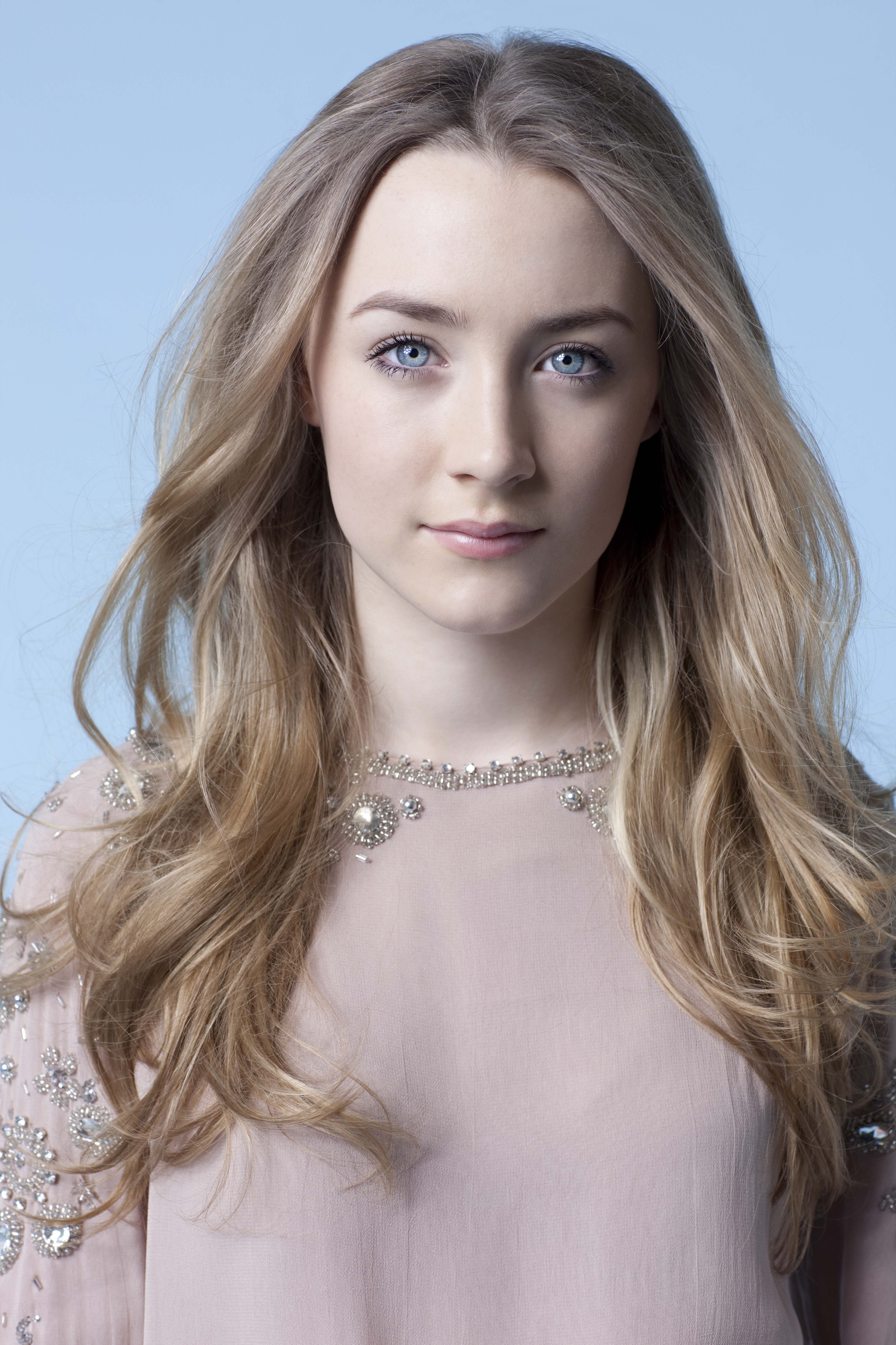 Cute Saoirse Ronan Wallpapers