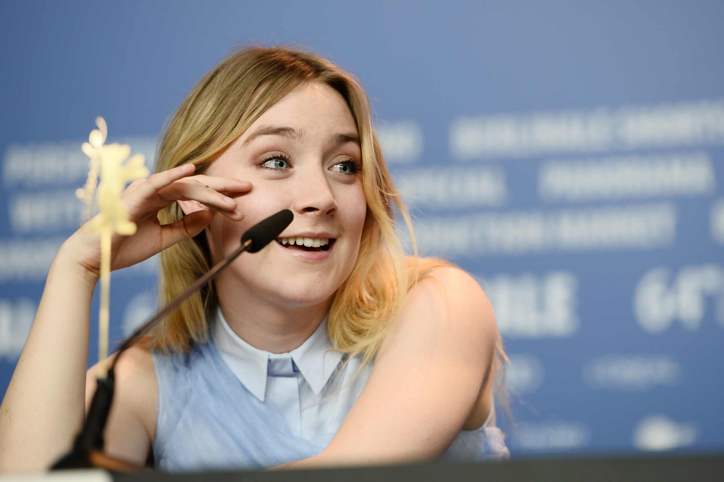 Cute Saoirse Ronan Wallpapers