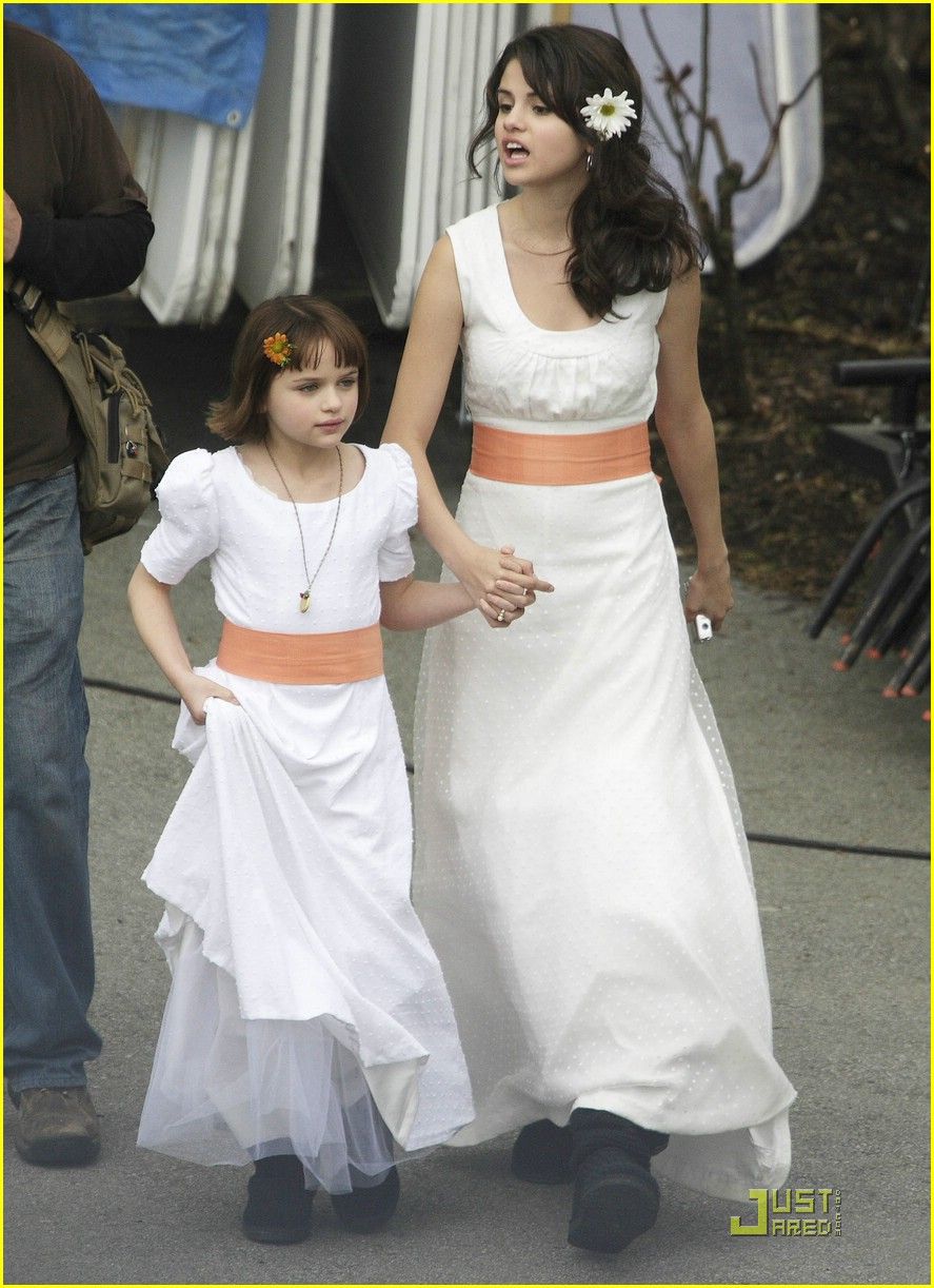 Cute Selena Gomez in White Dress Wallpapers