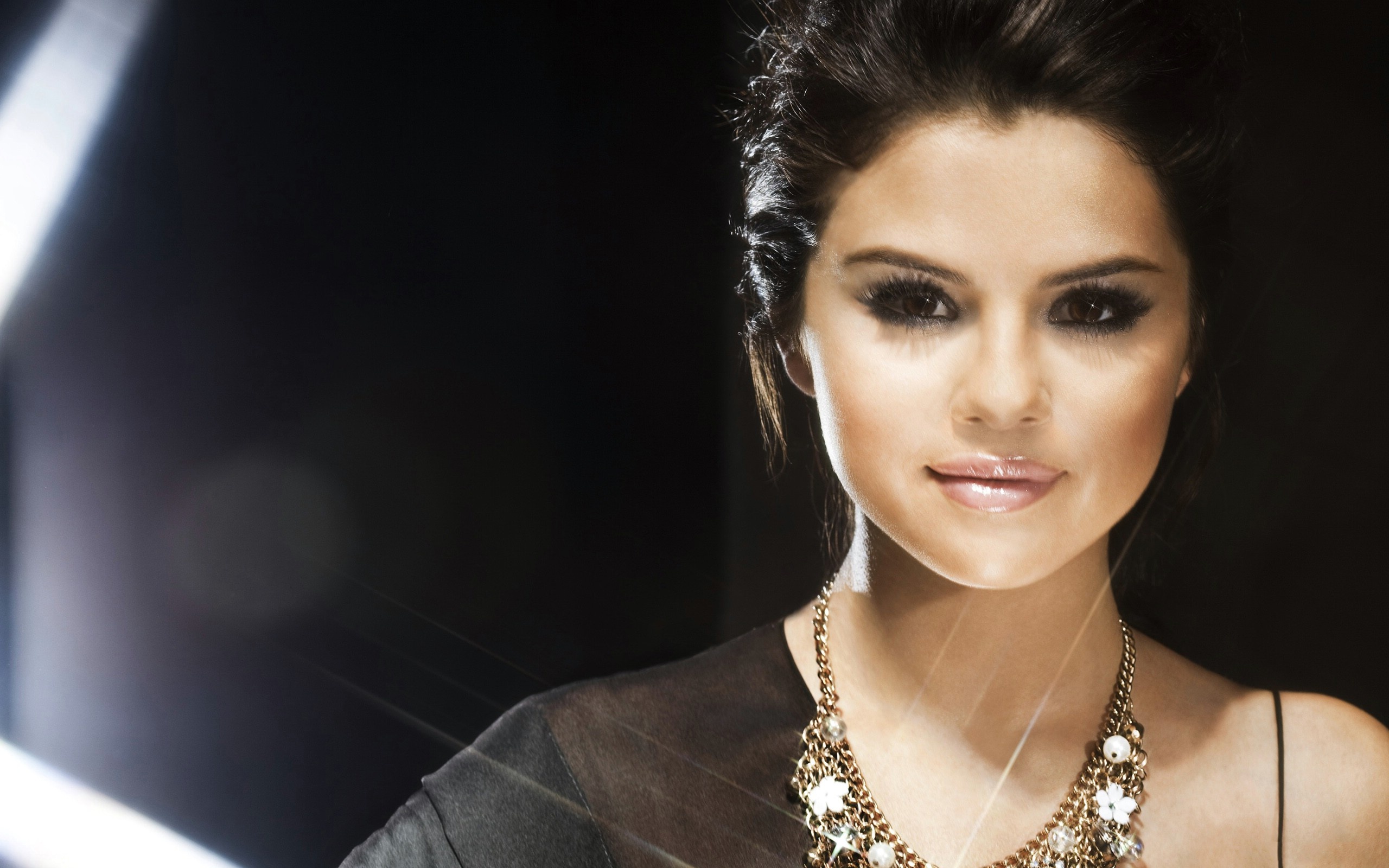Cute Selena Gomez Wallpapers