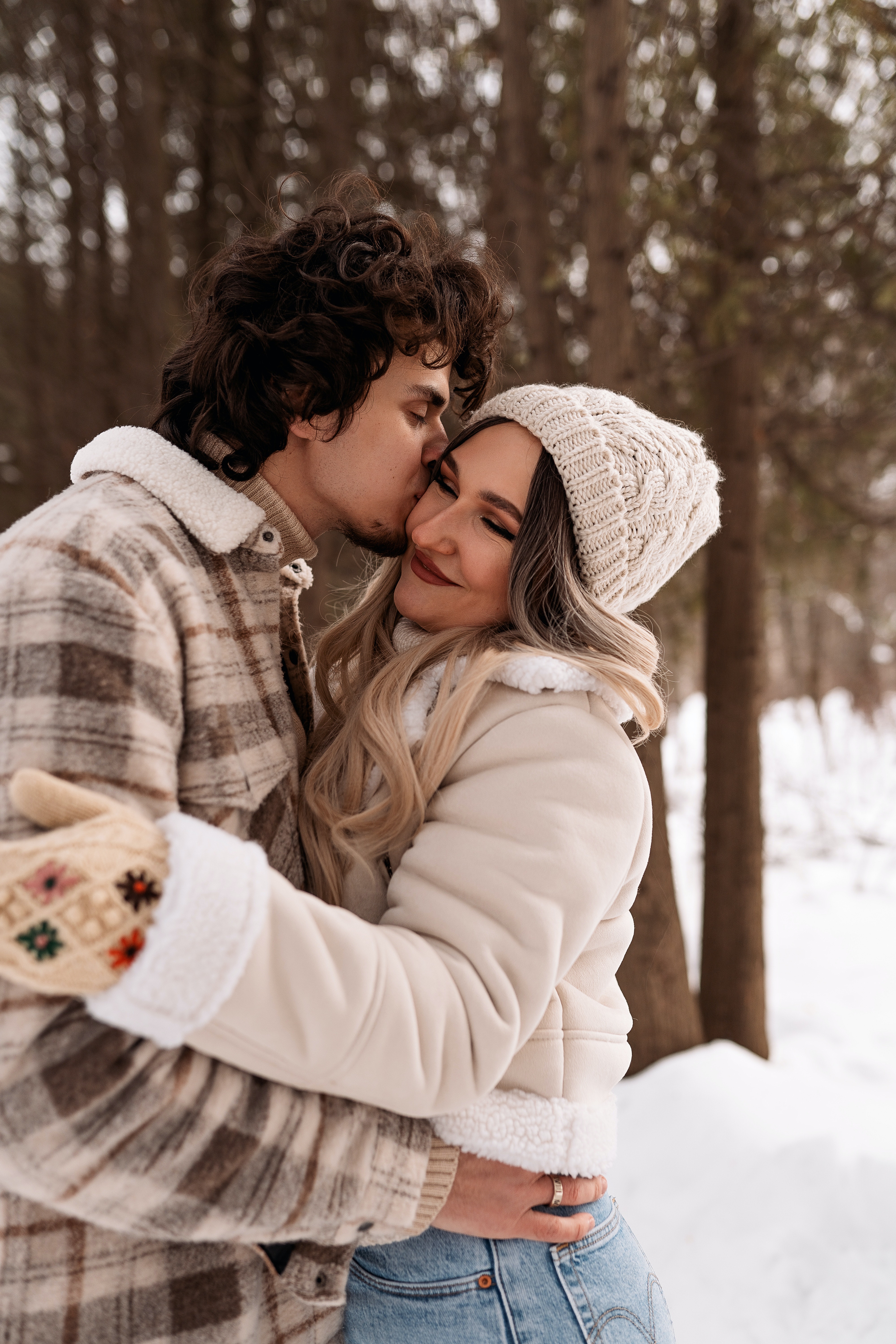 Cute Snow Couple Love Wallpapers Wallpapers