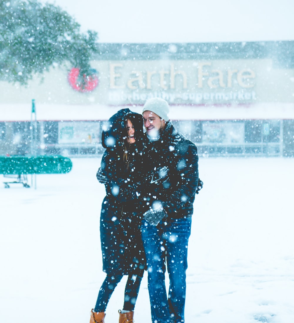 Cute Snow Couple Love Wallpapers Wallpapers