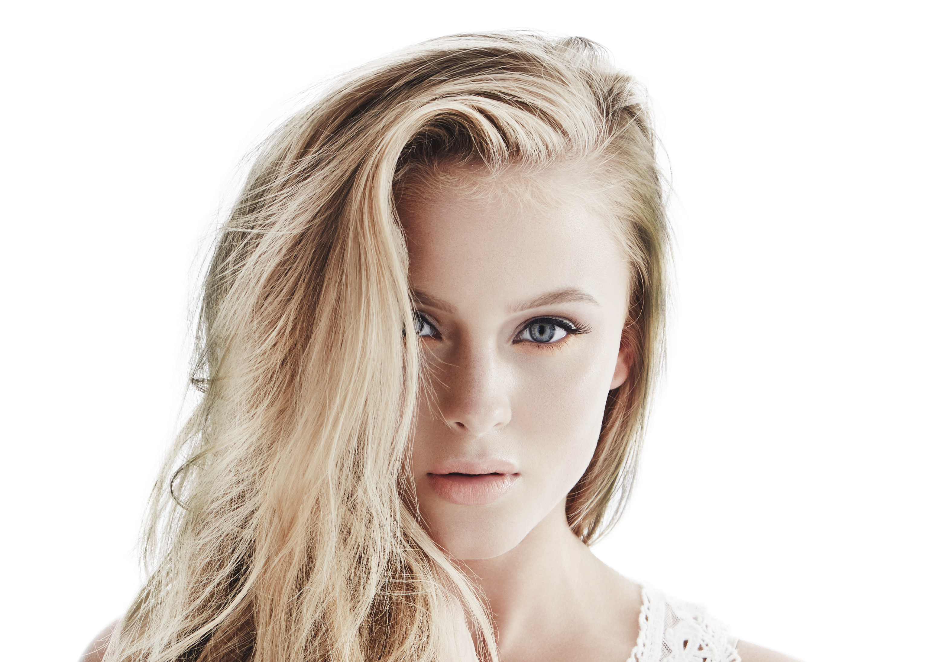 Cute Zara Larsson Wallpapers