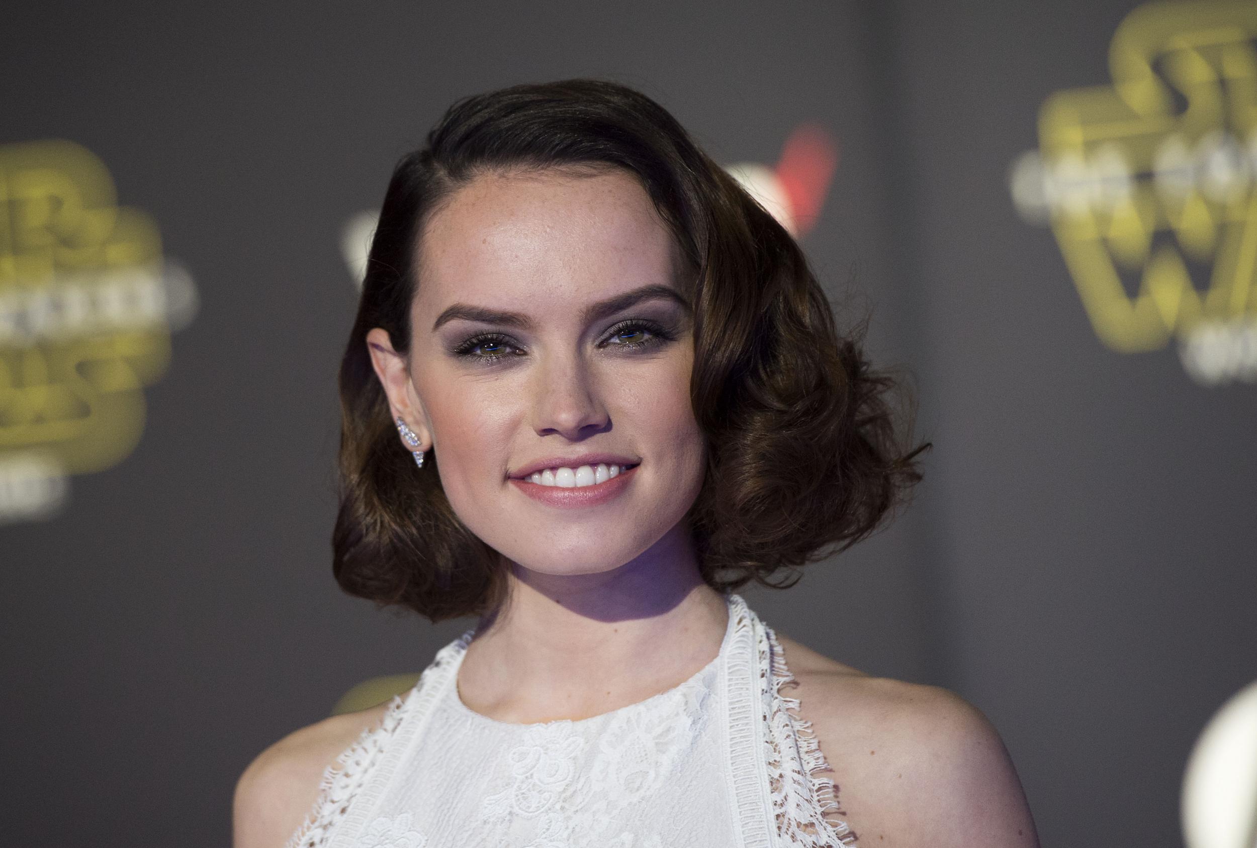 Daisy Ridley New 2021 Wallpapers