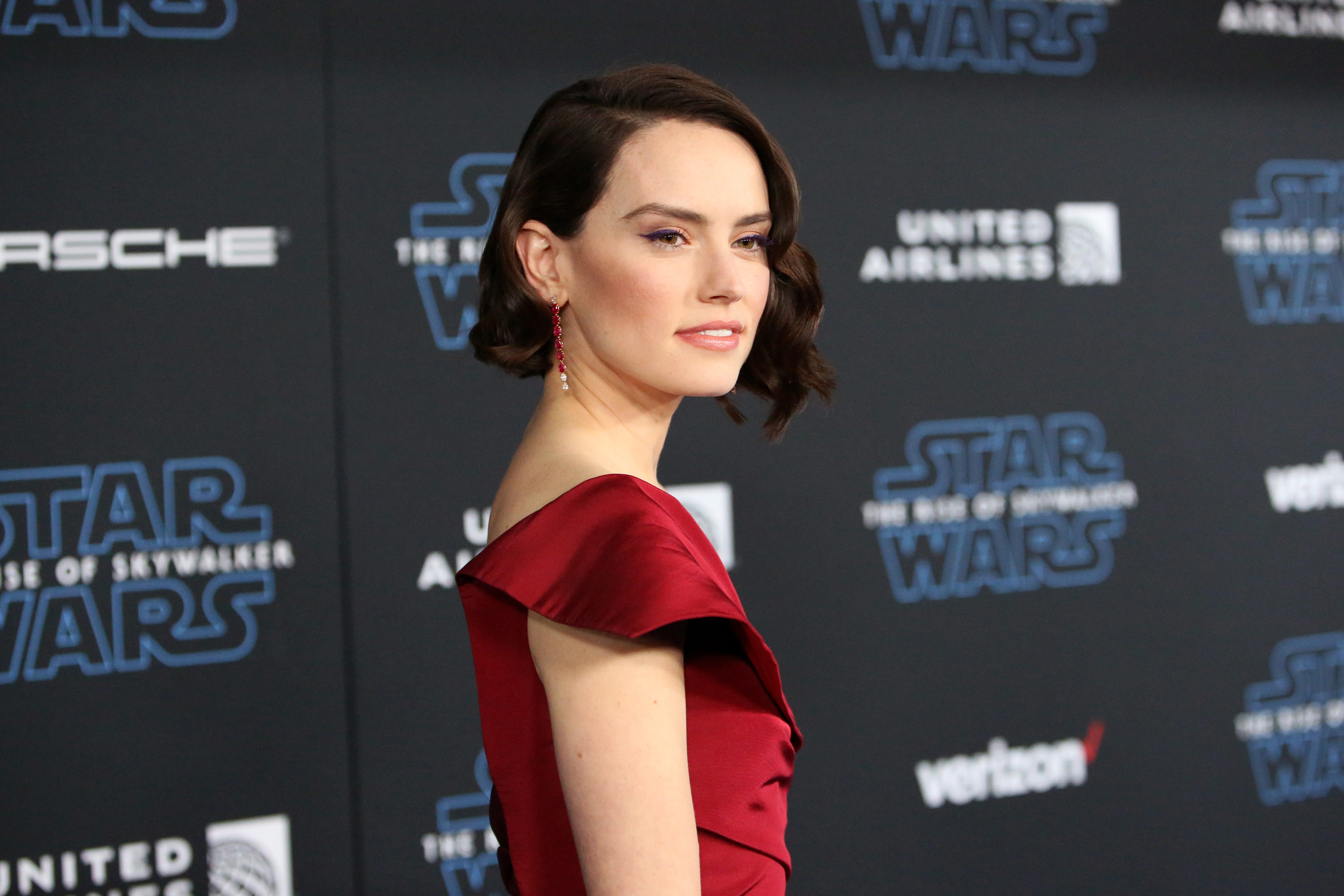 Daisy Ridley New 2021 Wallpapers