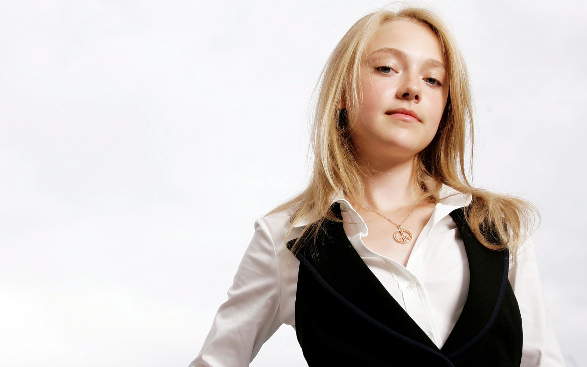 Dakota Fanning 2018 Wallpapers