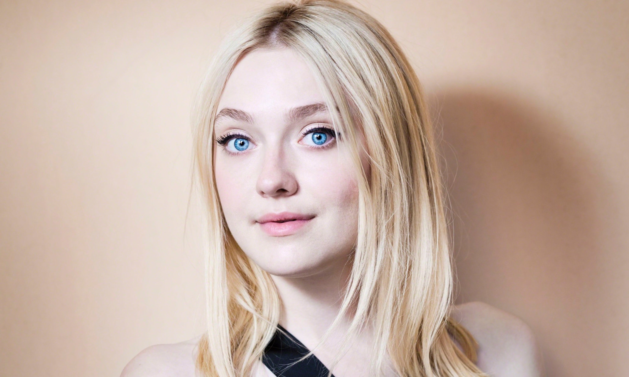 Dakota Fanning As Viena Wallpapers