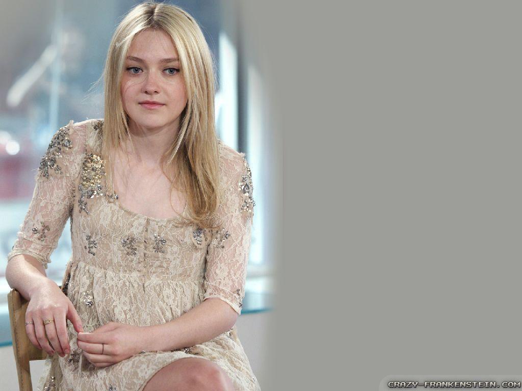 Dakota Fanning As Viena Wallpapers