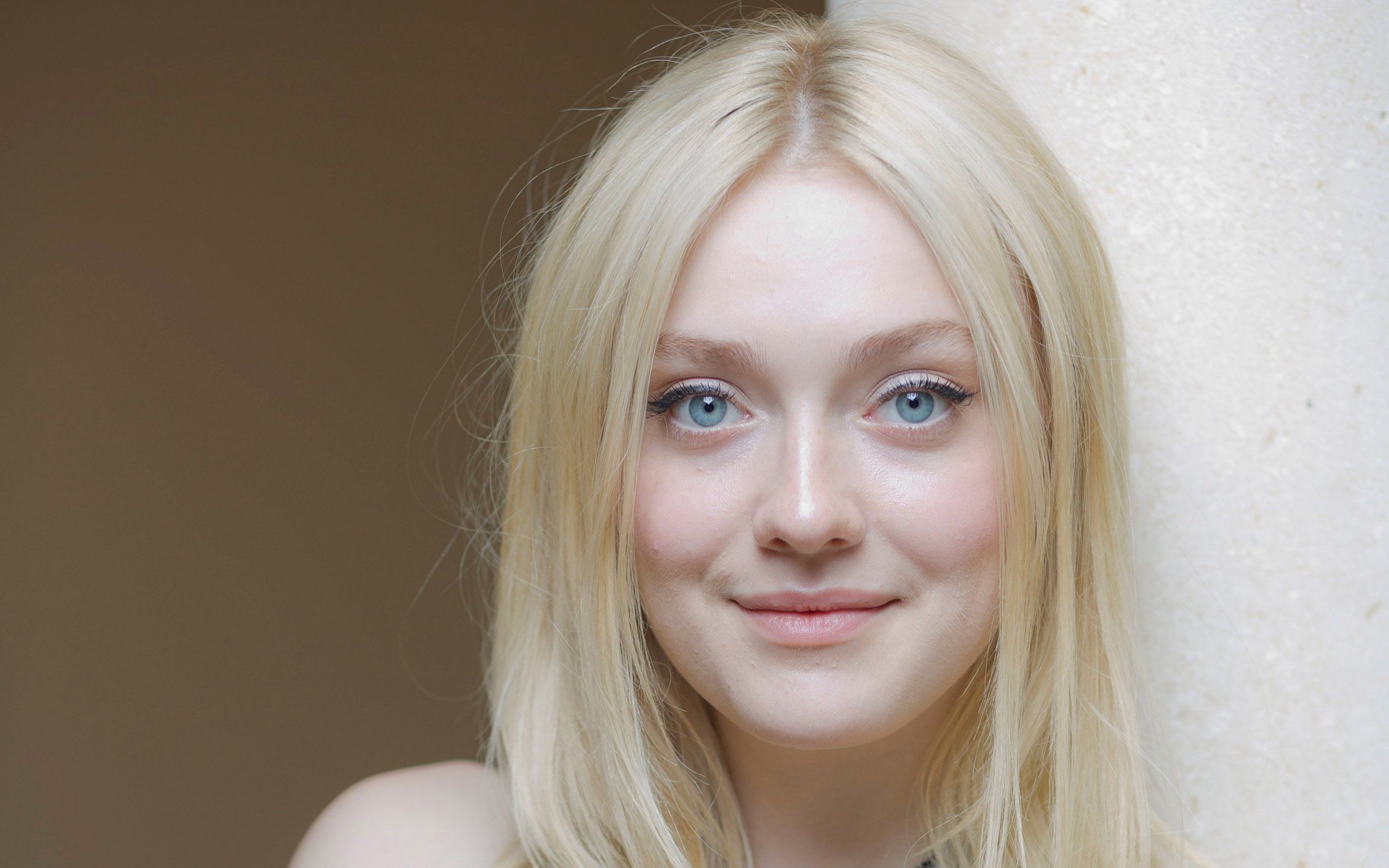 Dakota Fanning As Viena Wallpapers