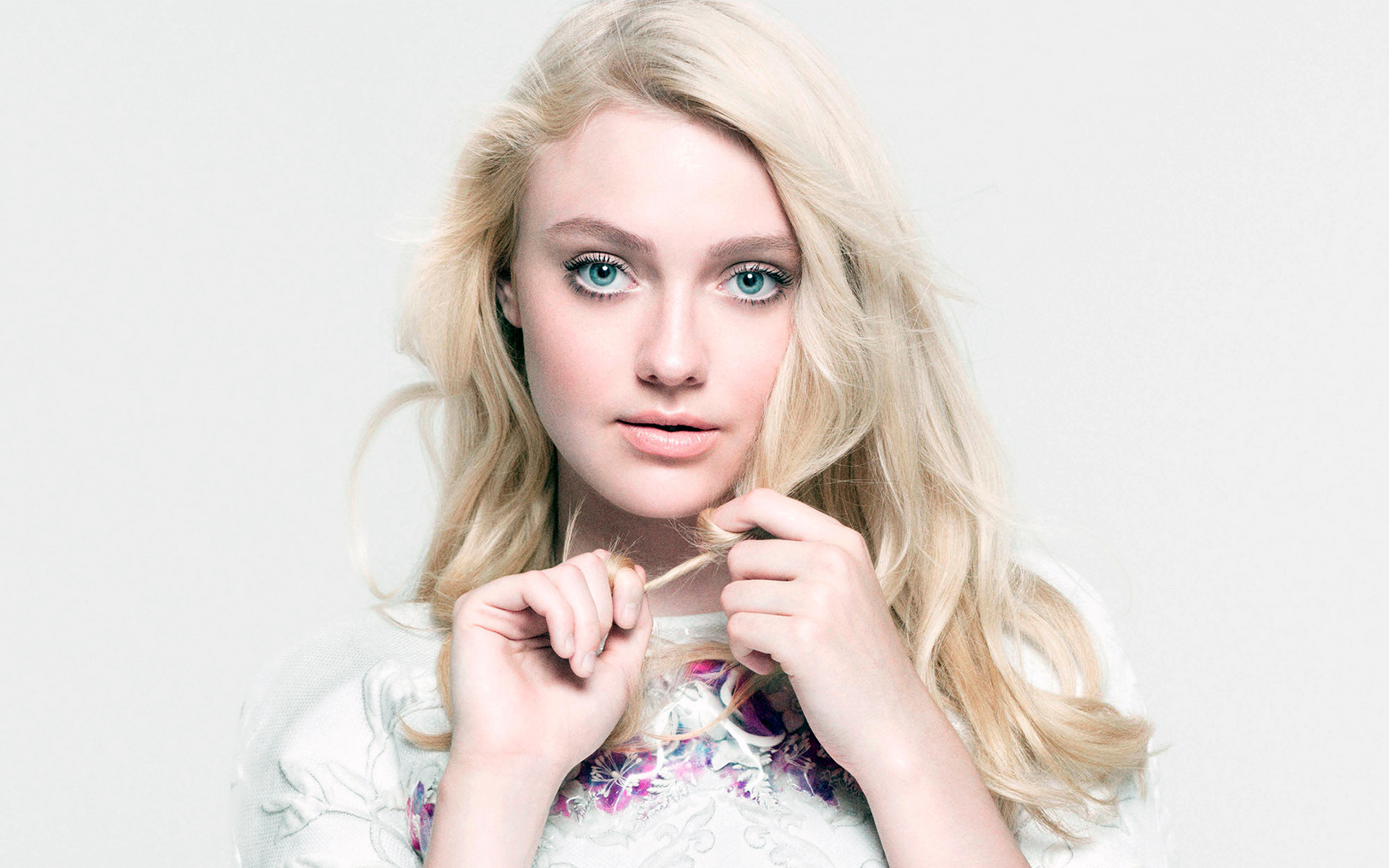 Dakota Fanning Vogue Wallpapers