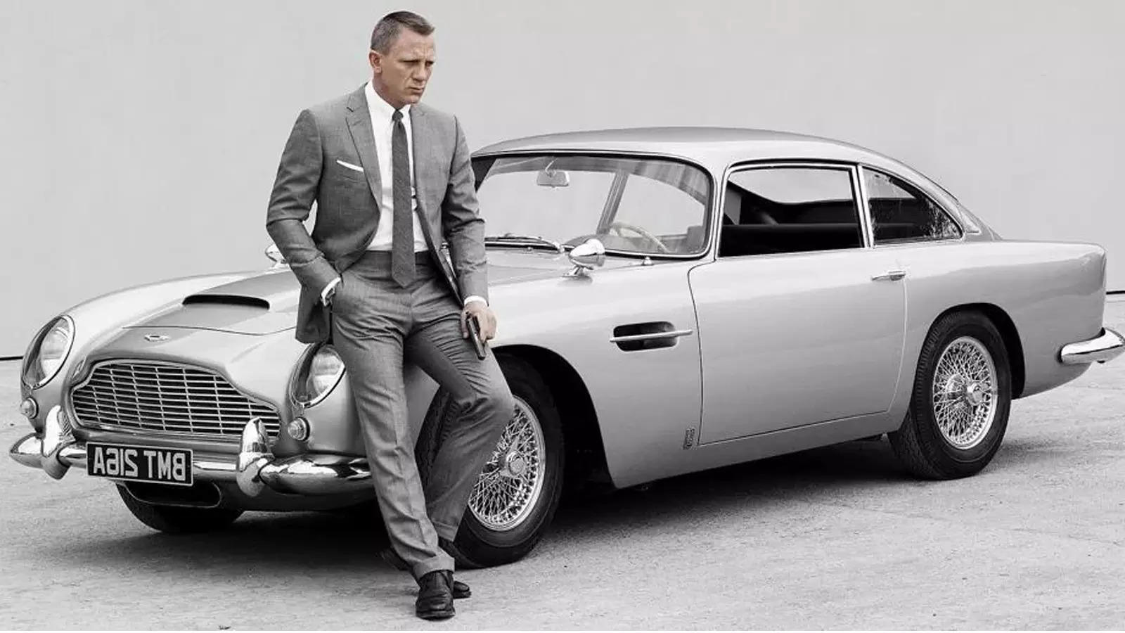 Daniel Craig 007 James Bond Aston Martin Car Photoshoot Wallpapers